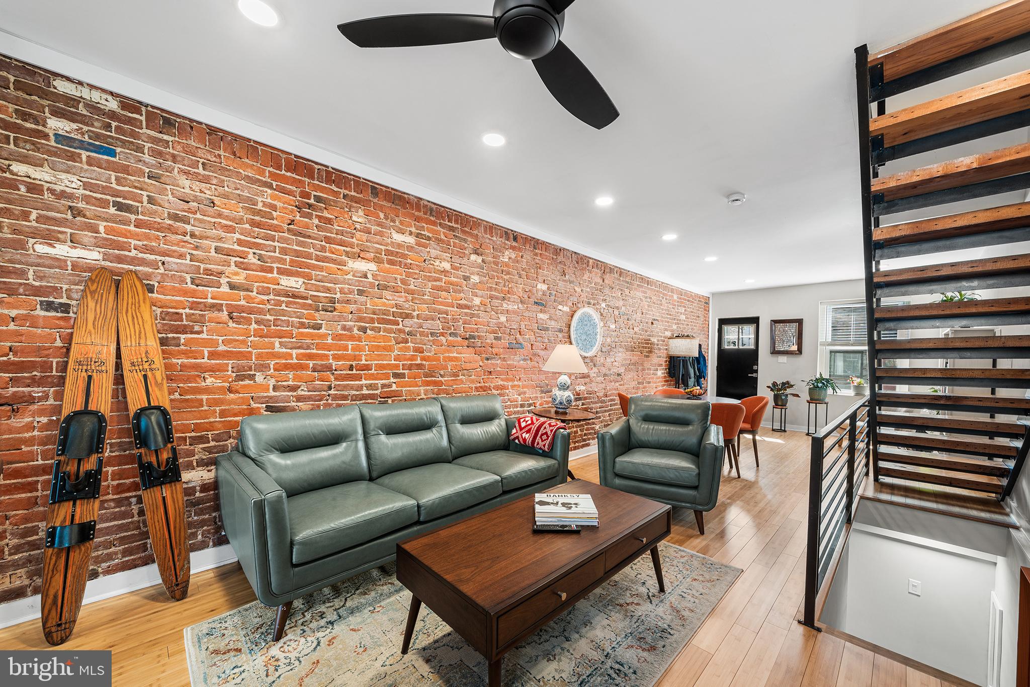 EAST KENSINGTON - Residential