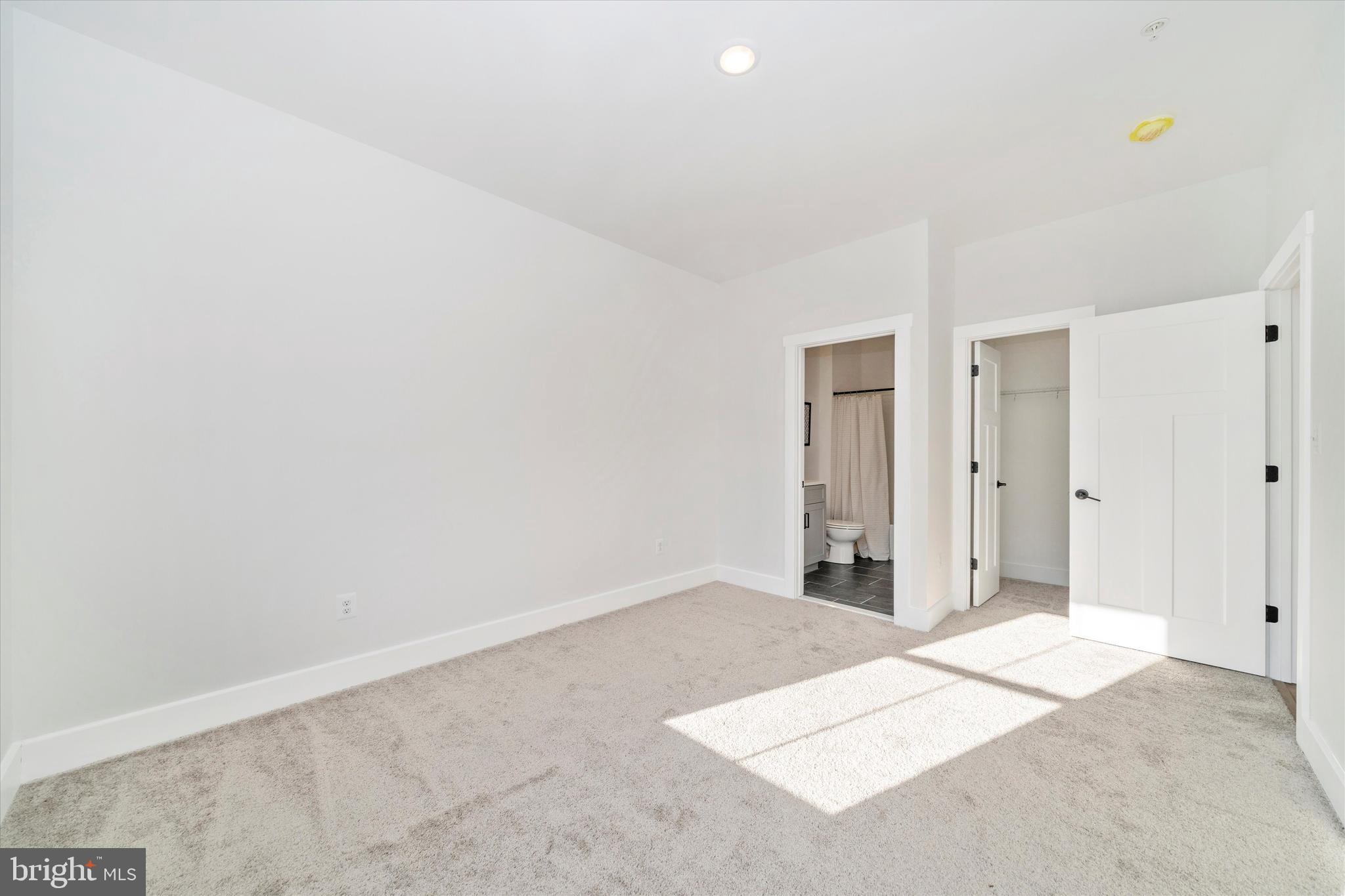 PEA NECK - Residential