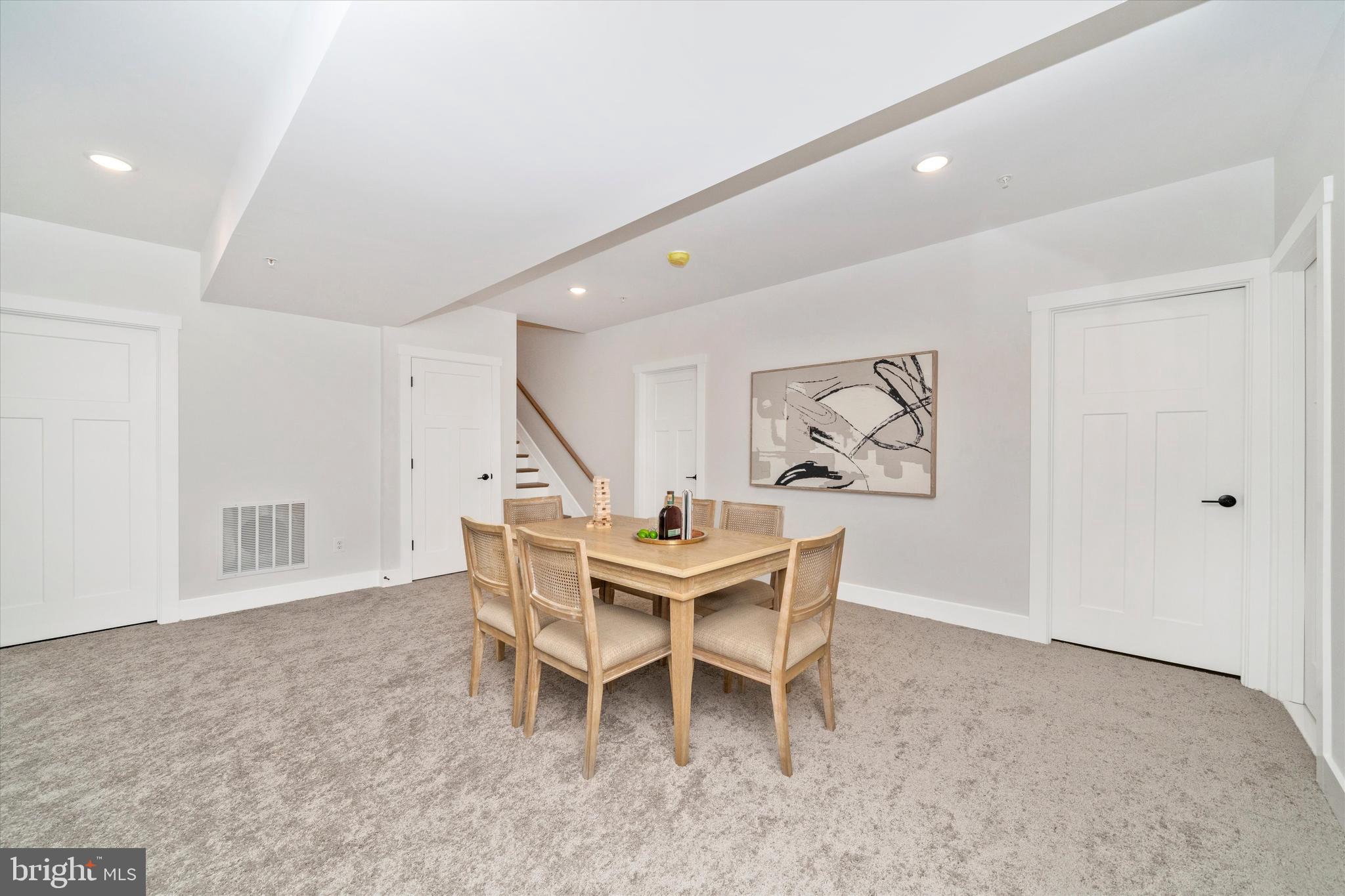 PEA NECK - Residential