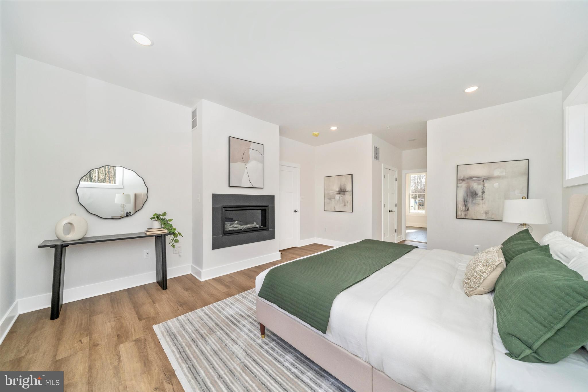 PEA NECK - Residential