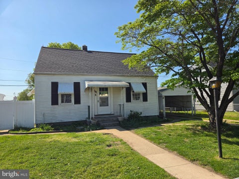 Homes For Sale - 18 Avenal Road<br/> BALTIMORE, MD 21221