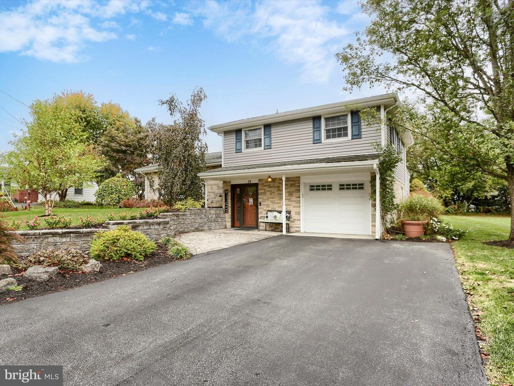 Photo of 24 Circle Dr, MECHANICSBURG, PA 17055 (MLS # PACB2047650)
