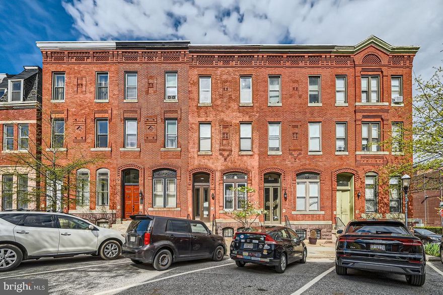 Upscale renovation of historic townhome in Marble Hill.  Great location close to Metro.  Contemporary kitchen with granite counters,  ceramic tiled bath .  Washer/dryer in unit, gorgeous hardwoods.  Super convenient location close to downtown.  Landlord requires excellent credentials from ALL applicants.  MUST HAVE no derogatory credit info, long-term stable employment, no criminal history, and no rent court history.  NO EXCEPTIONS!