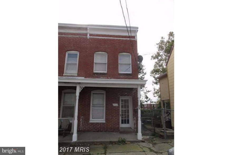 2 bedroom duplex with an additional possible 3rd bedroom/office/nursery. Original hardwood floors on the main level. New carpet in the bedrooms. Newly renovated bathroom. Off-street parking in rear of the home. Pets allowed on case by case basis with $300 pet deposit.
