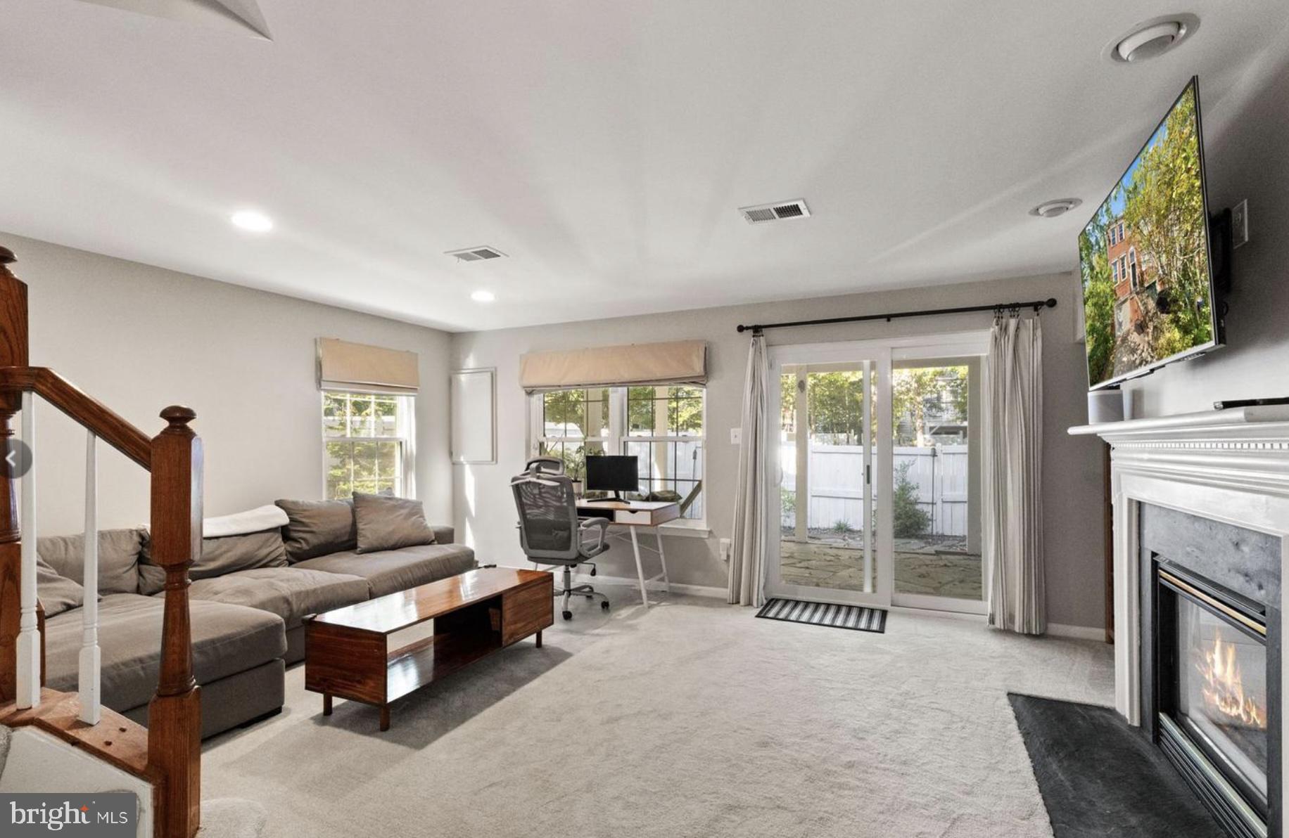 EDGEWATER AT TOWN CENTER - Residential Lease