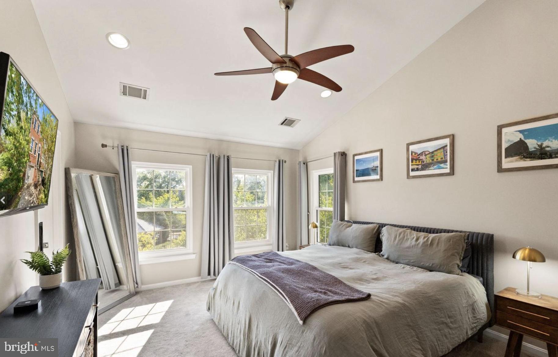 EDGEWATER AT TOWN CENTER - Residential Lease