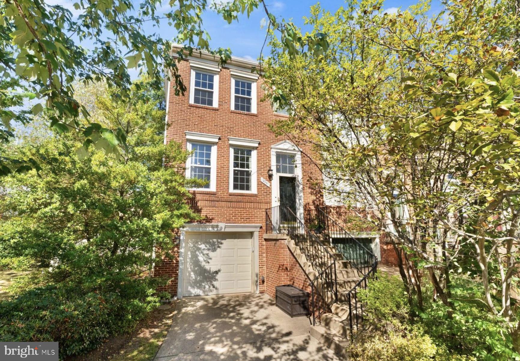 EDGEWATER AT TOWN CENTER - Residential Lease