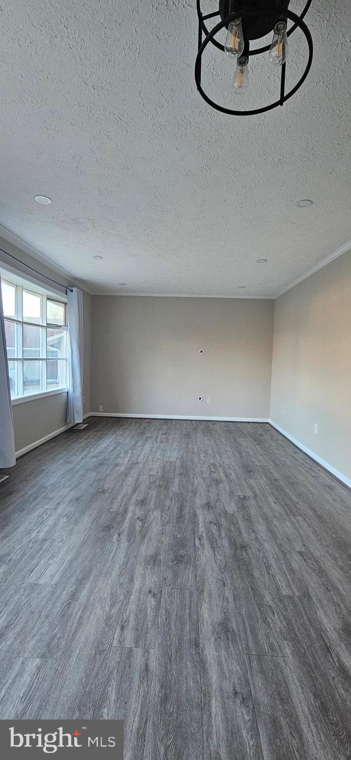 2082 CHAPELSIDE COURT