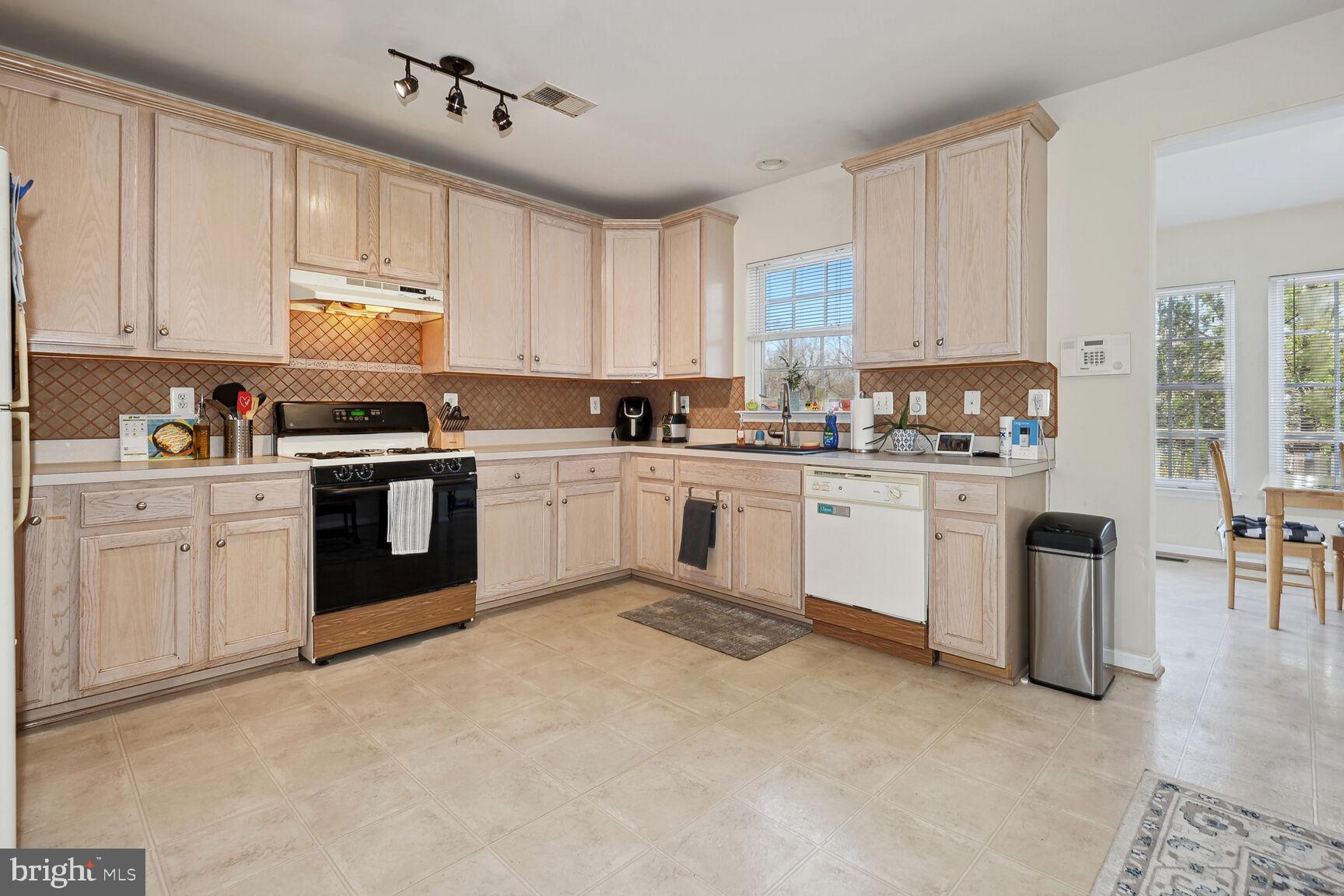 TOWNES AT COMPTON FARM - Residential