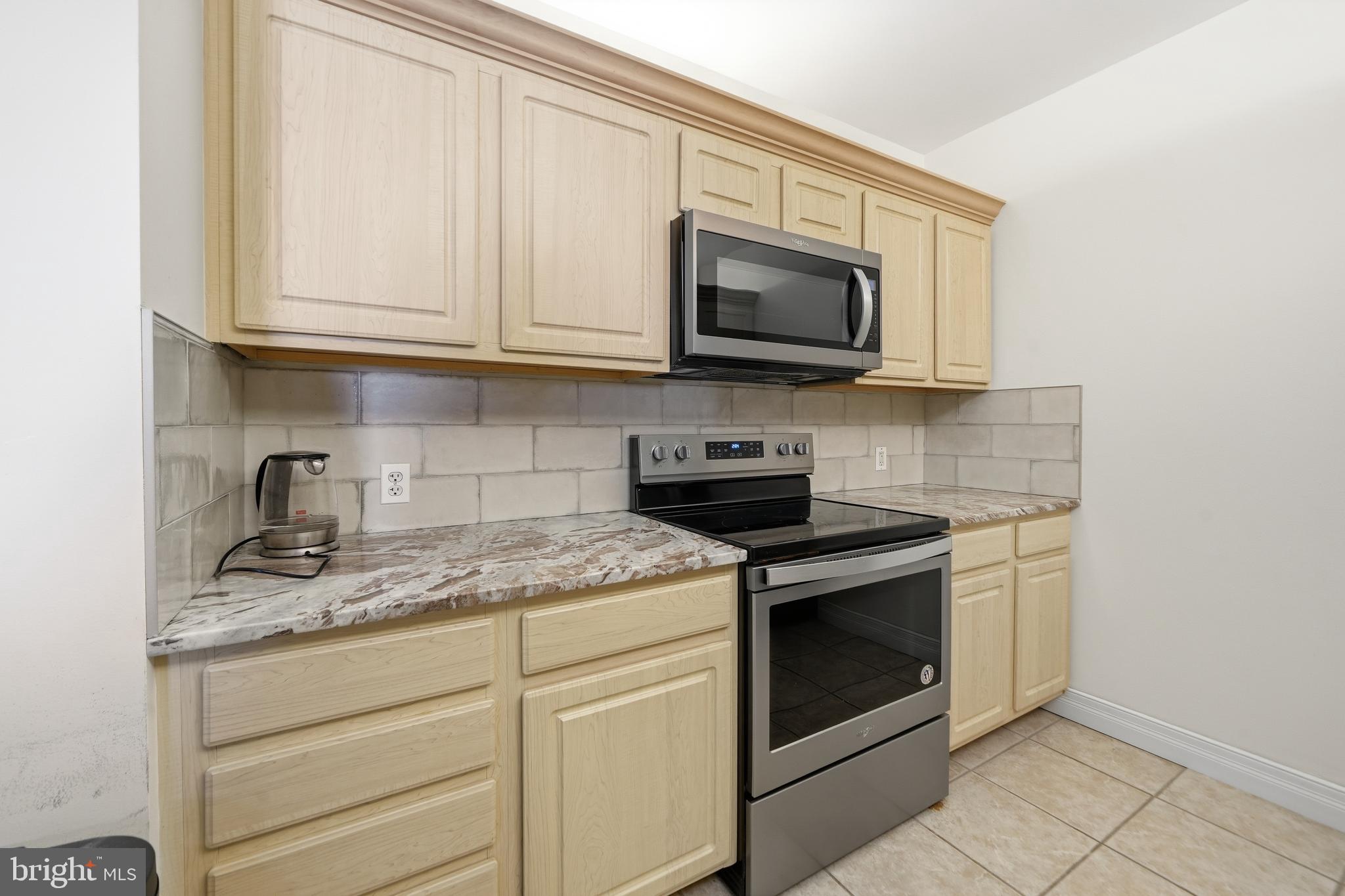 LOGAN SQUARE - Residential