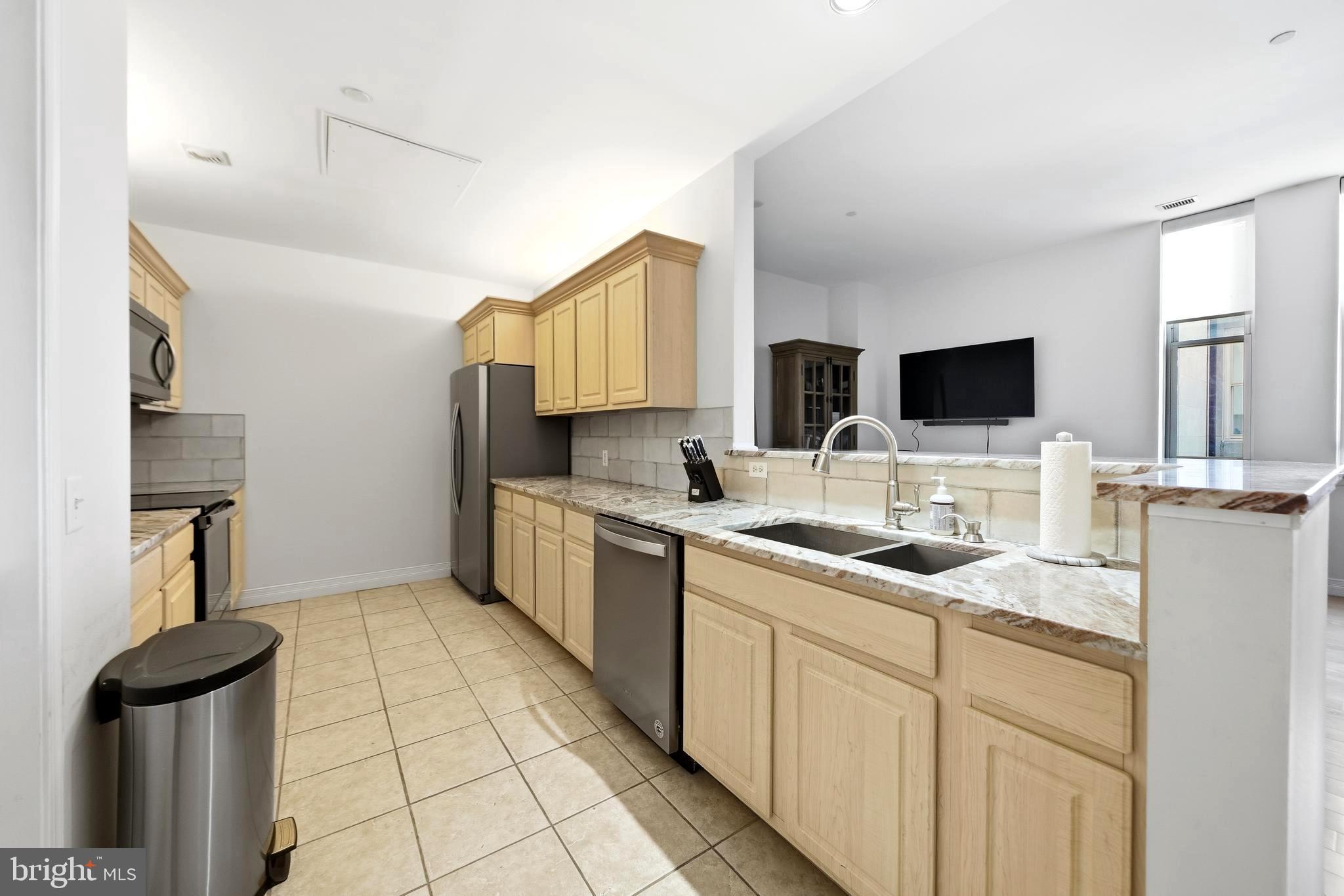 LOGAN SQUARE - Residential