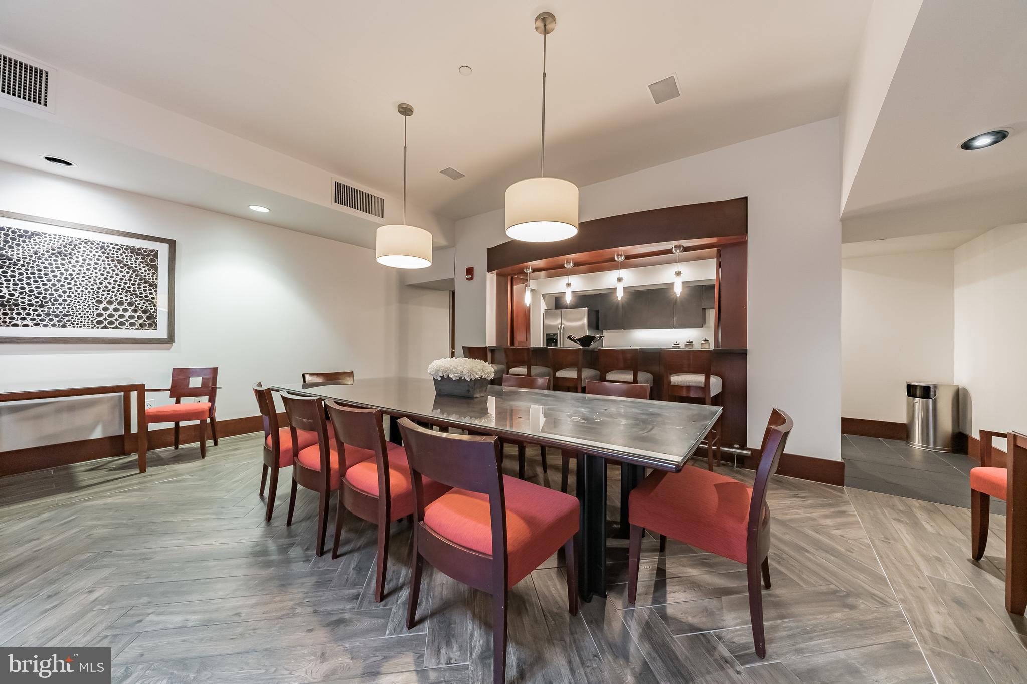 LOGAN SQUARE - Residential