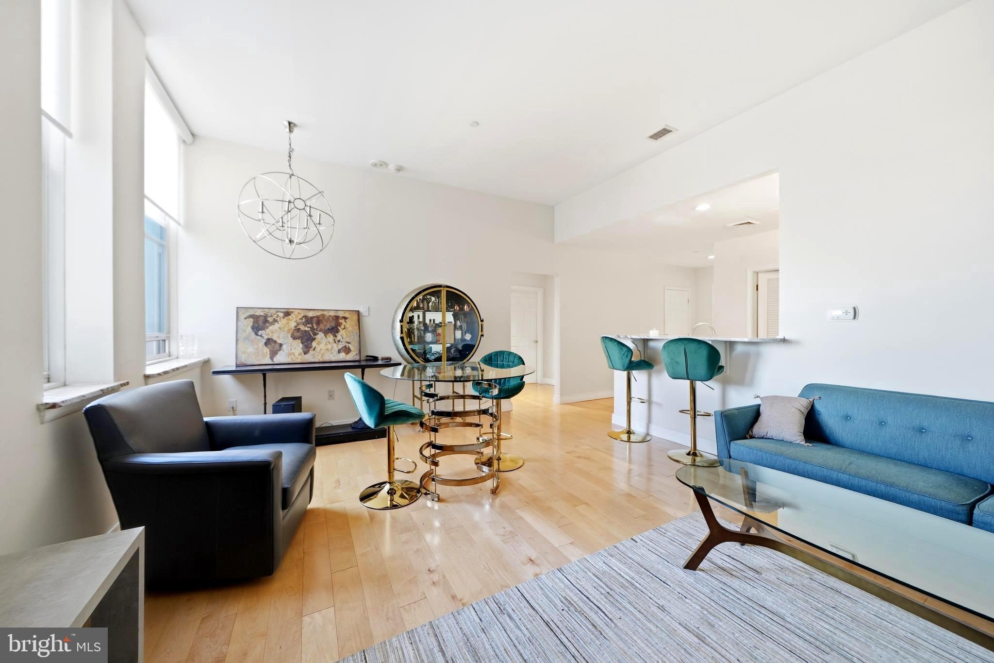 LOGAN SQUARE - Residential