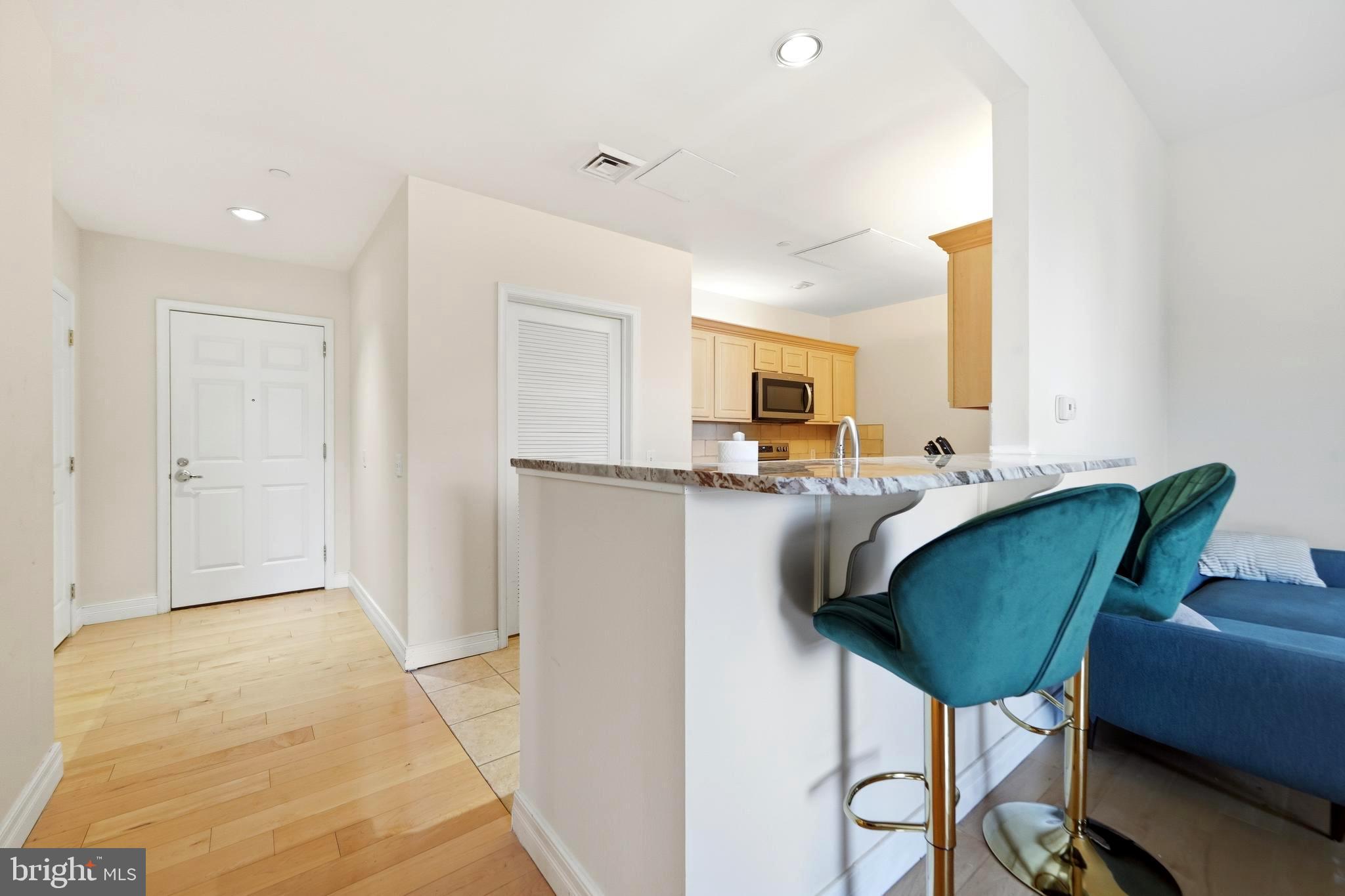 LOGAN SQUARE - Residential