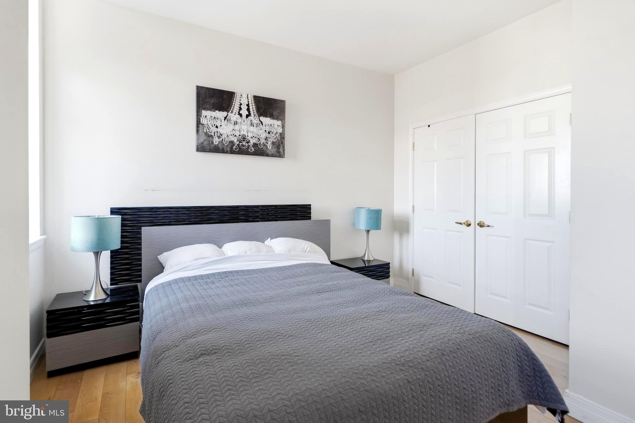 LOGAN SQUARE - Residential