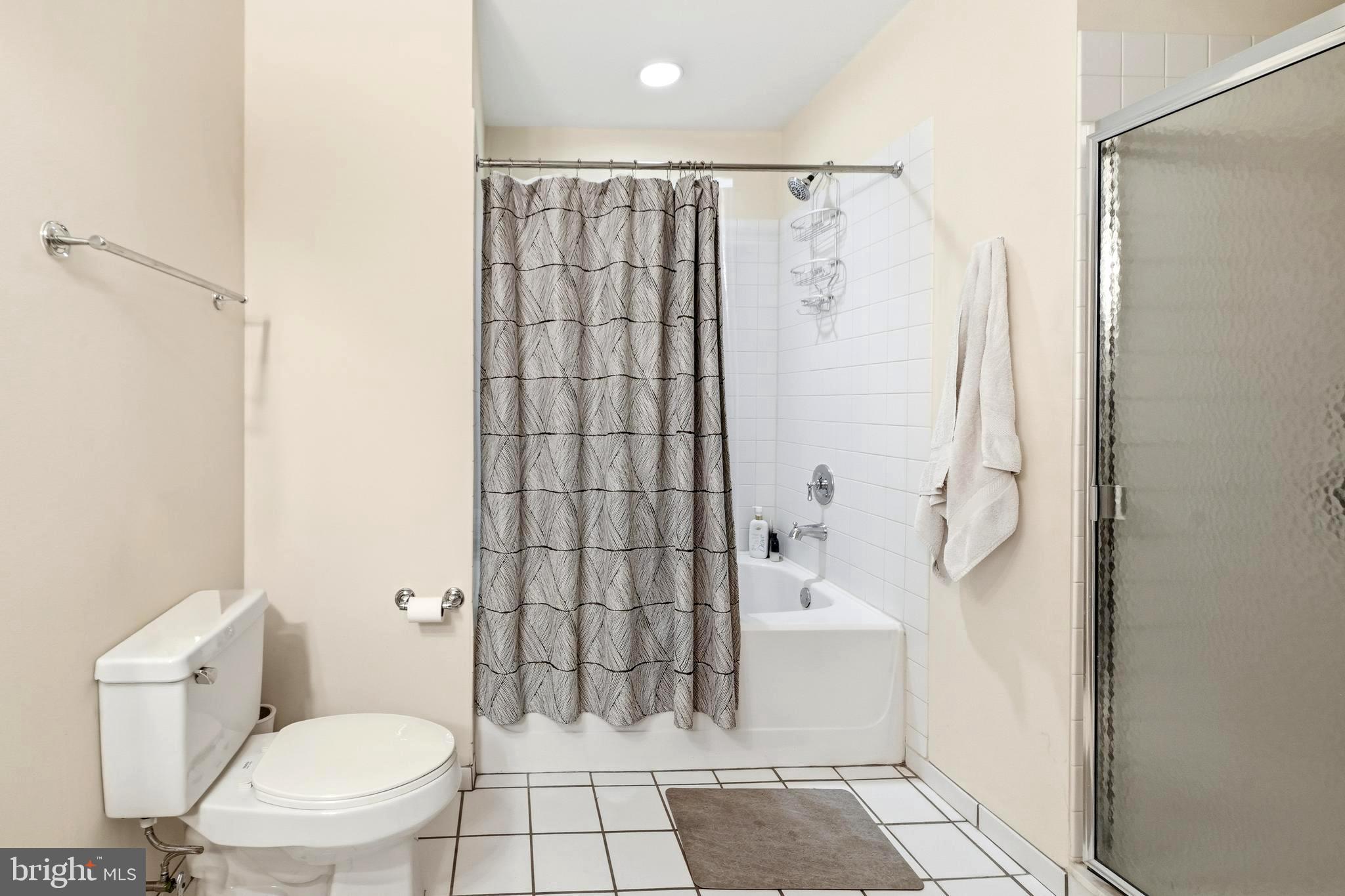 LOGAN SQUARE - Residential