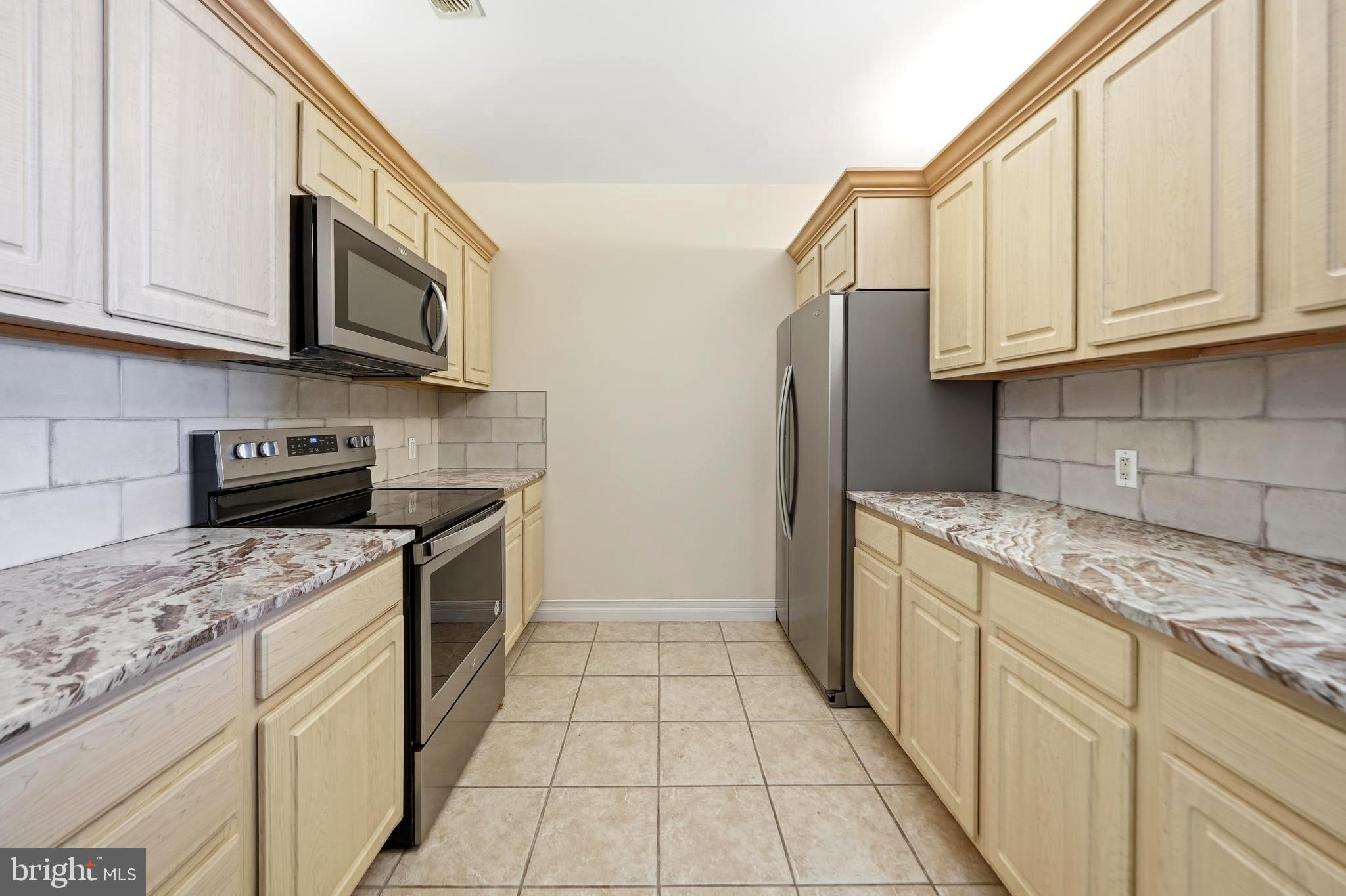 LOGAN SQUARE - Residential