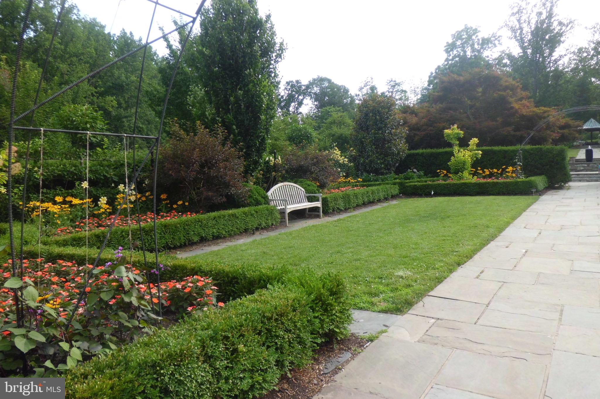 CONNECTICUT AVENUE ESTATES - Residential Lease