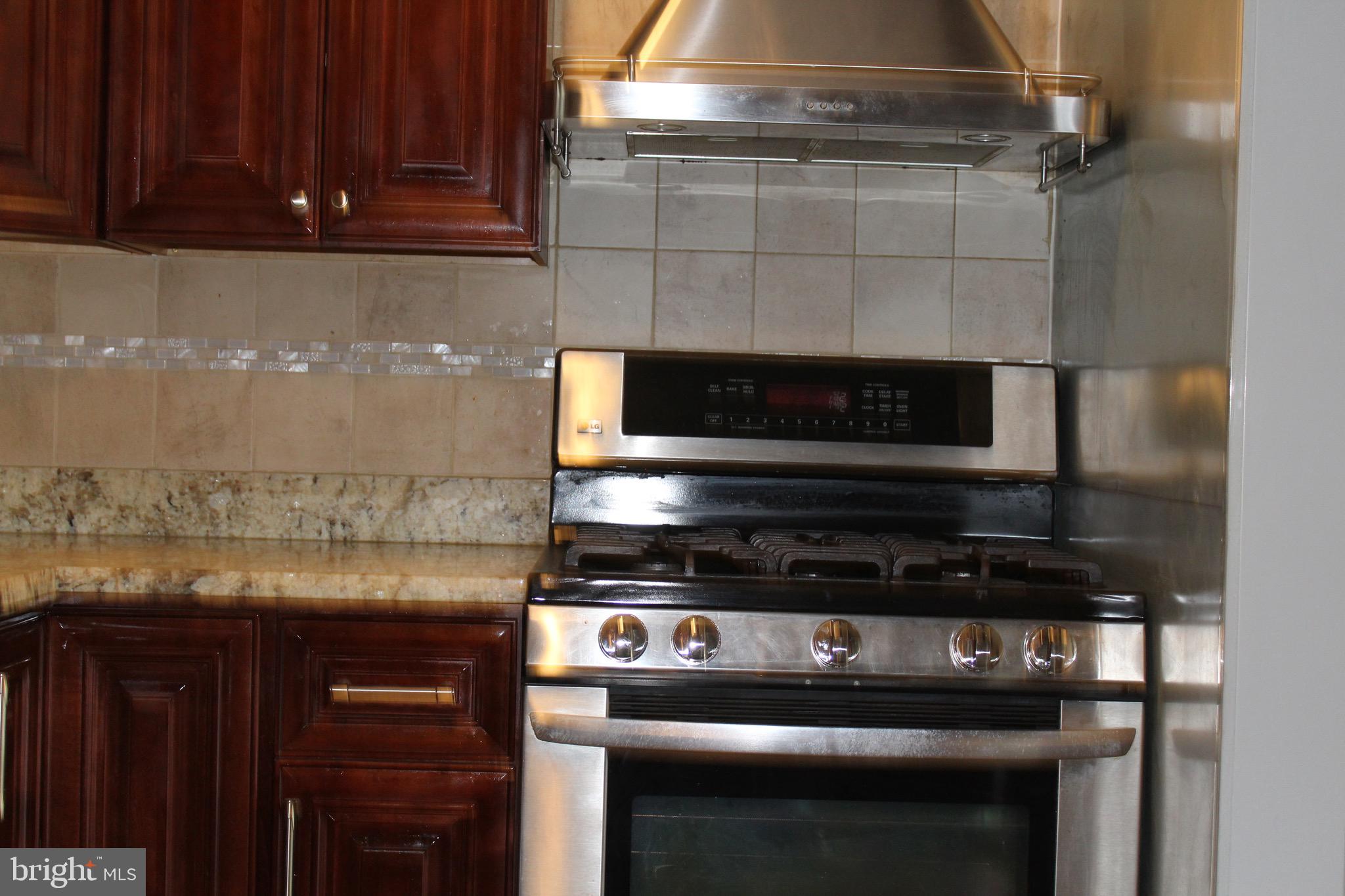 CONNECTICUT AVENUE ESTATES - Residential Lease