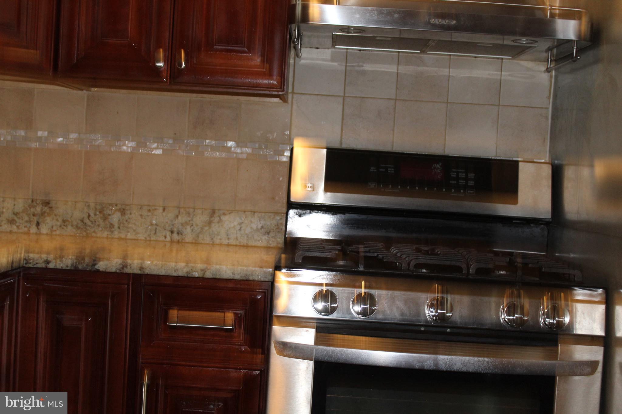 CONNECTICUT AVENUE ESTATES - Residential Lease