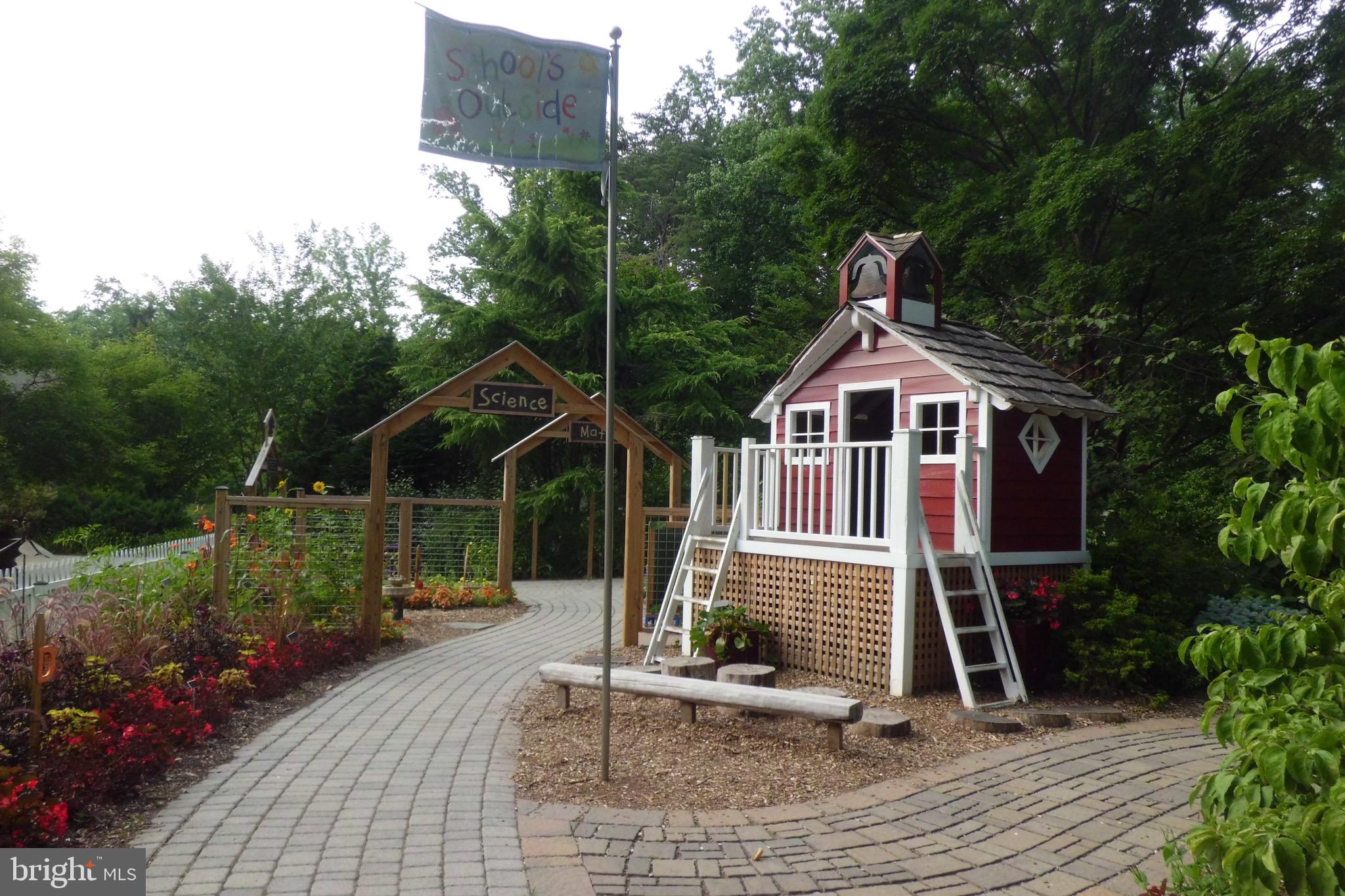 CONNECTICUT AVENUE ESTATES - Residential Lease