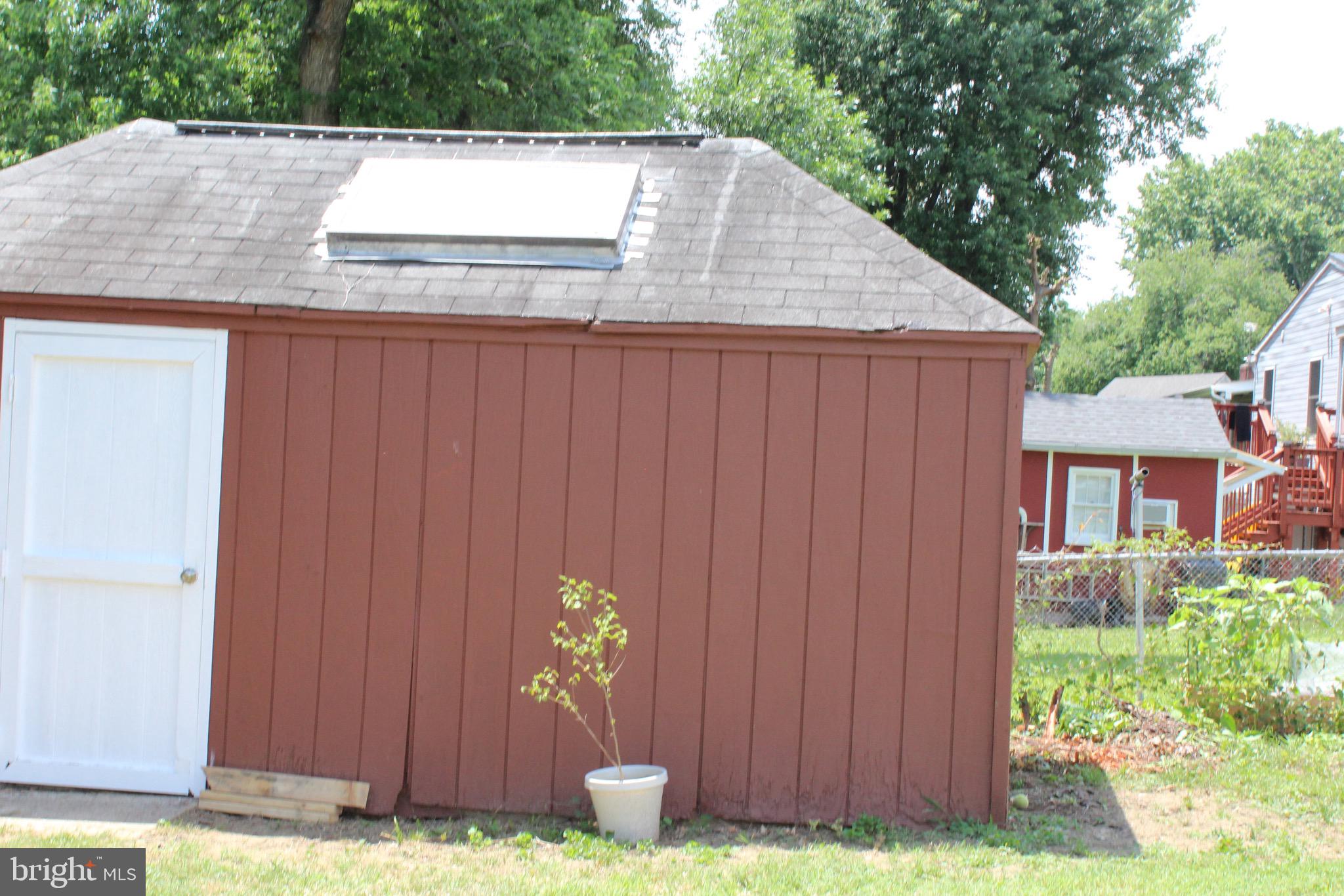 CONNECTICUT AVENUE ESTATES - Residential Lease