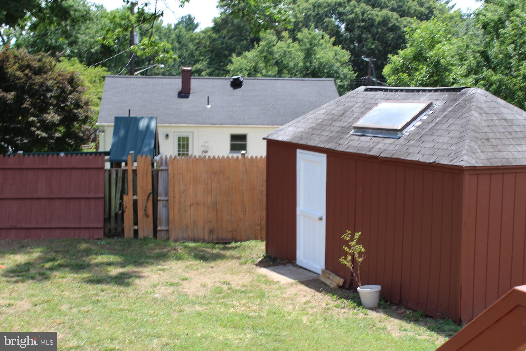 CONNECTICUT AVENUE ESTATES - Residential Lease