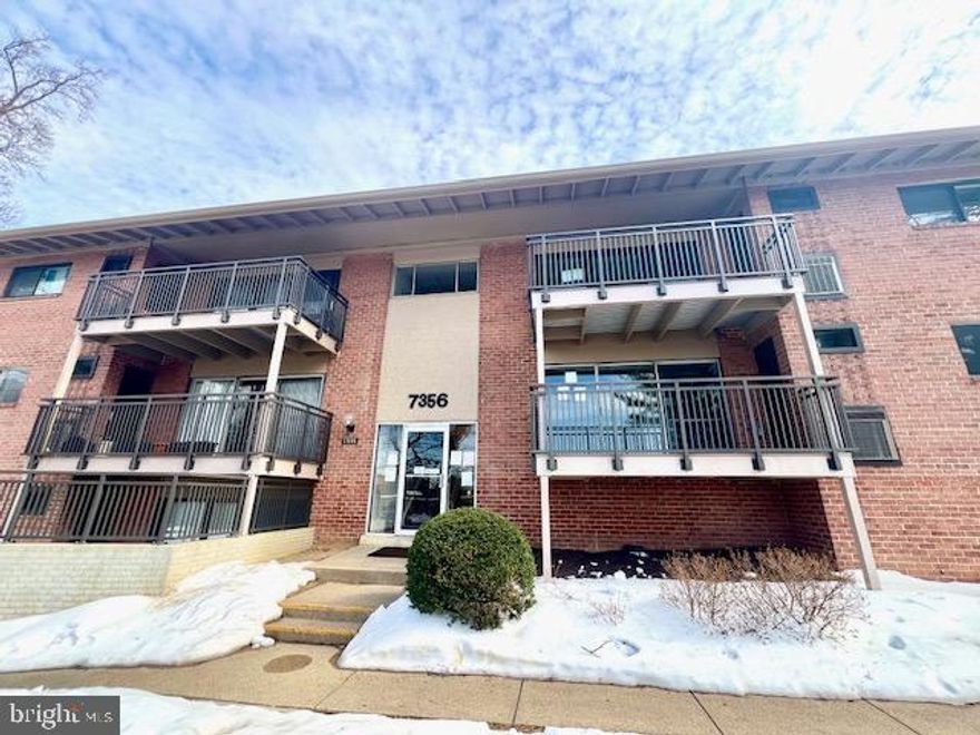 Nice and bright 1-bedroo 1-bathroom condo recent updates include plank vinyl flooring throughout, a renovated kitchen with white cabinets, stainless steel appliances, and granite countertops, and an updated bathroom. Recessed lighting adds a modern feel to the space. Located on the second level, the unit offers plenty of natural light and a large private balcony. Conveniently close to shopping centers with easy access to I-66 and I-495 great location.