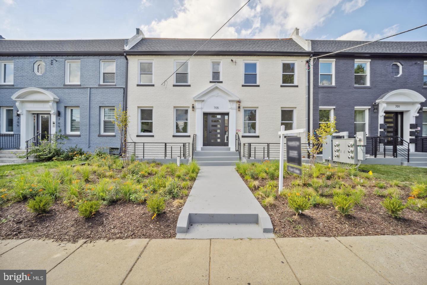 705 QUINCY STREET NE 5D