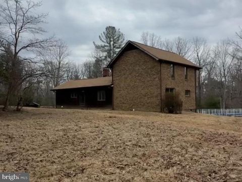 146 LIZZIE MILLS ROAD CASTLETON VA 22716