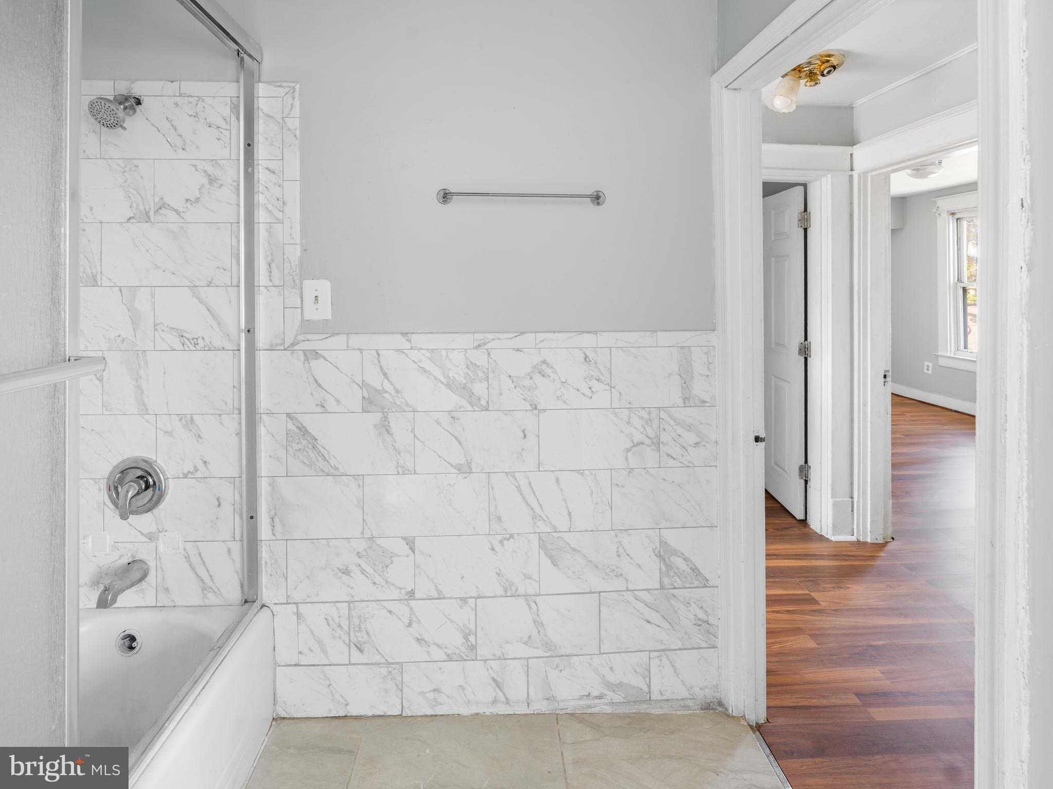 COLMAR MANOR - Residential