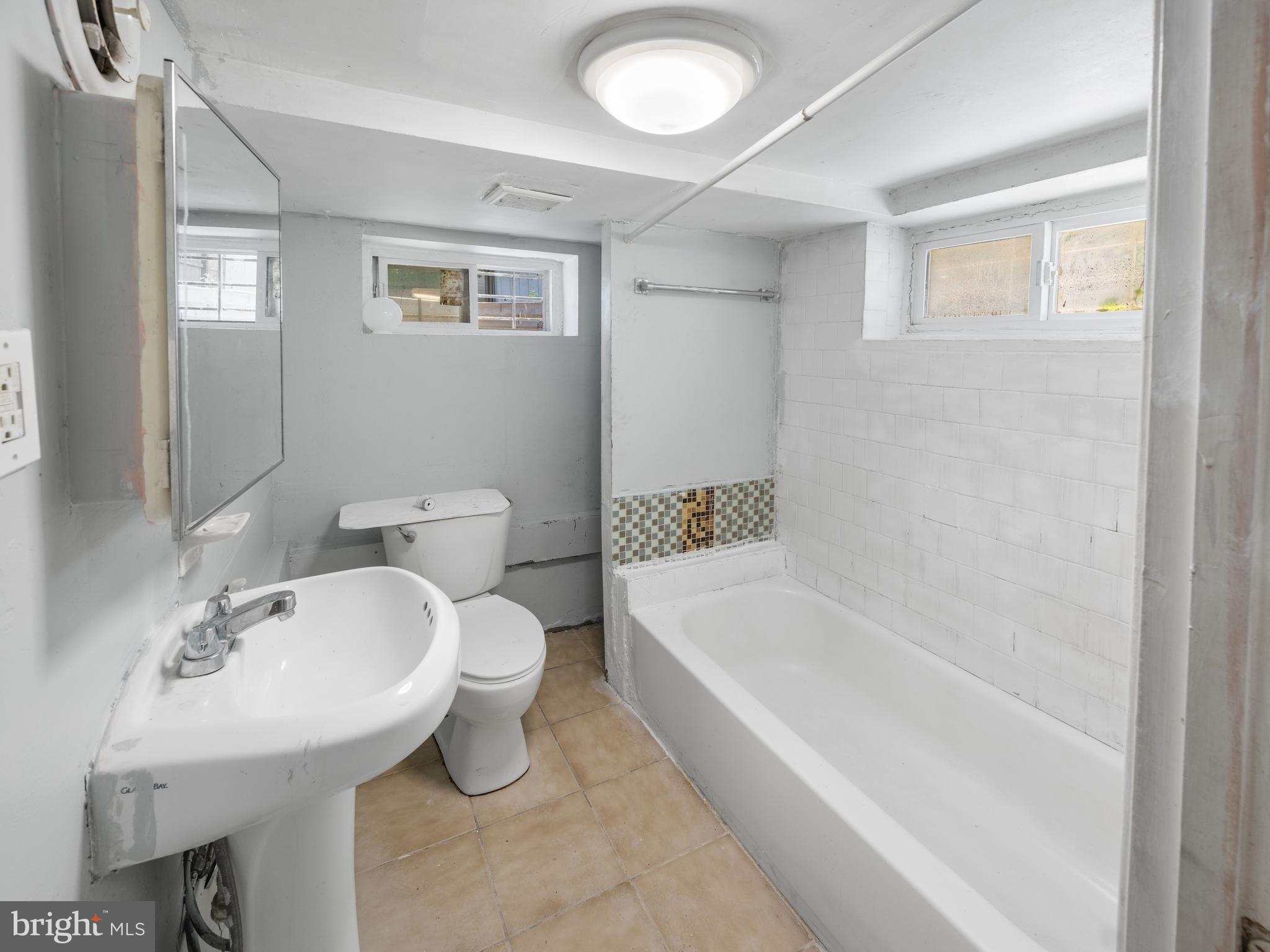 COLMAR MANOR - Residential