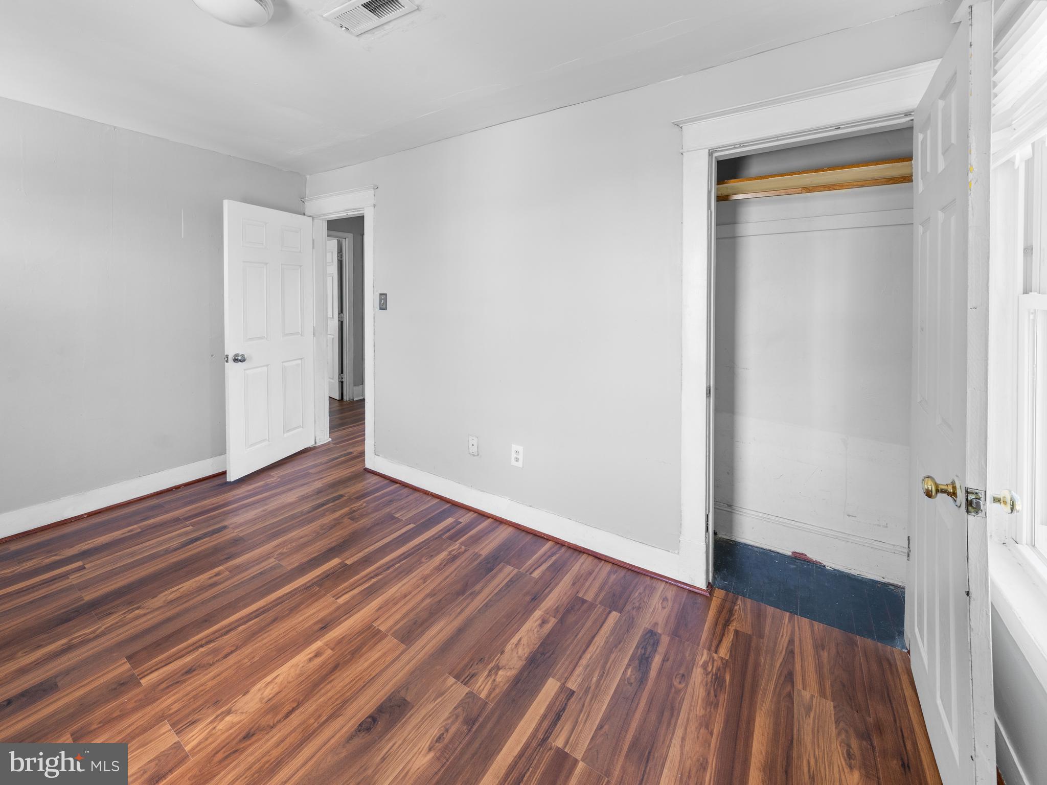 COLMAR MANOR - Residential