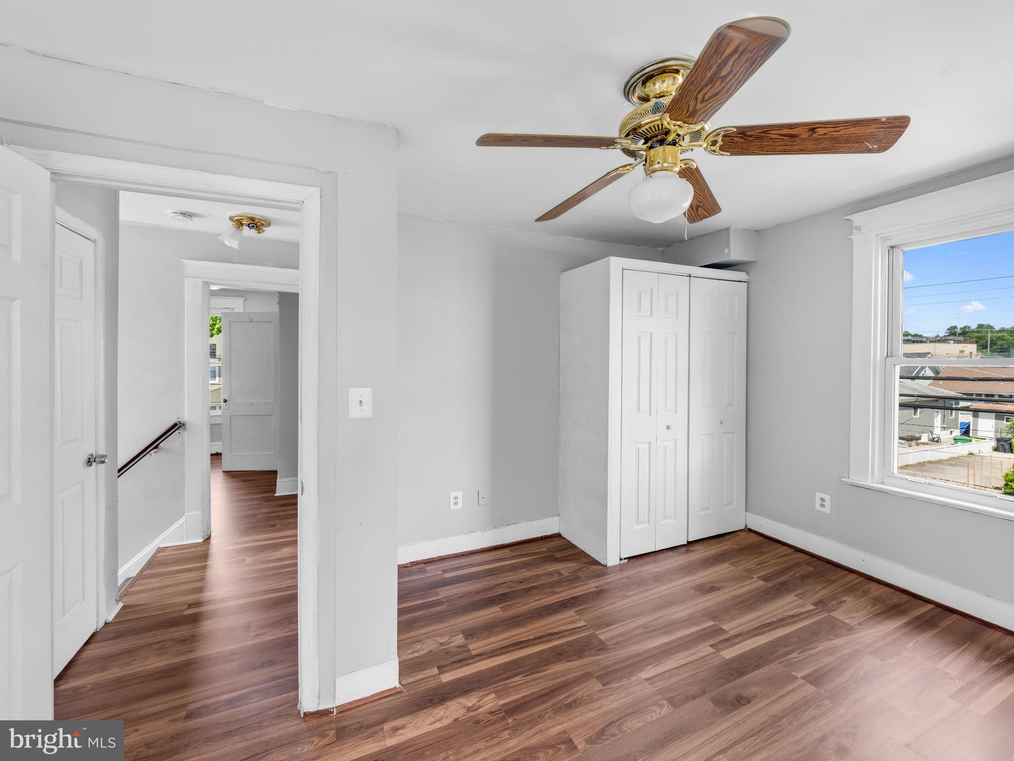 COLMAR MANOR - Residential