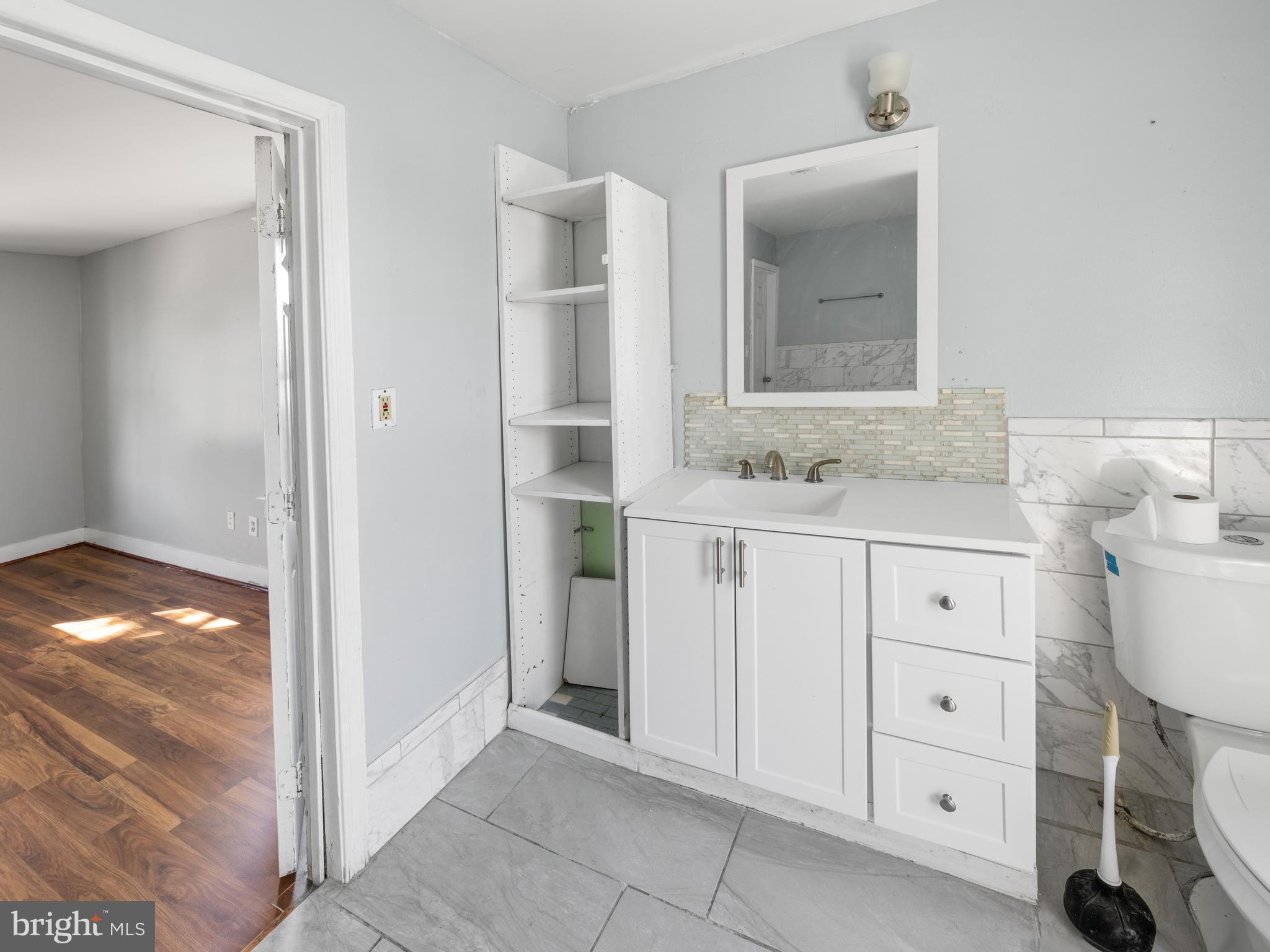 COLMAR MANOR - Residential