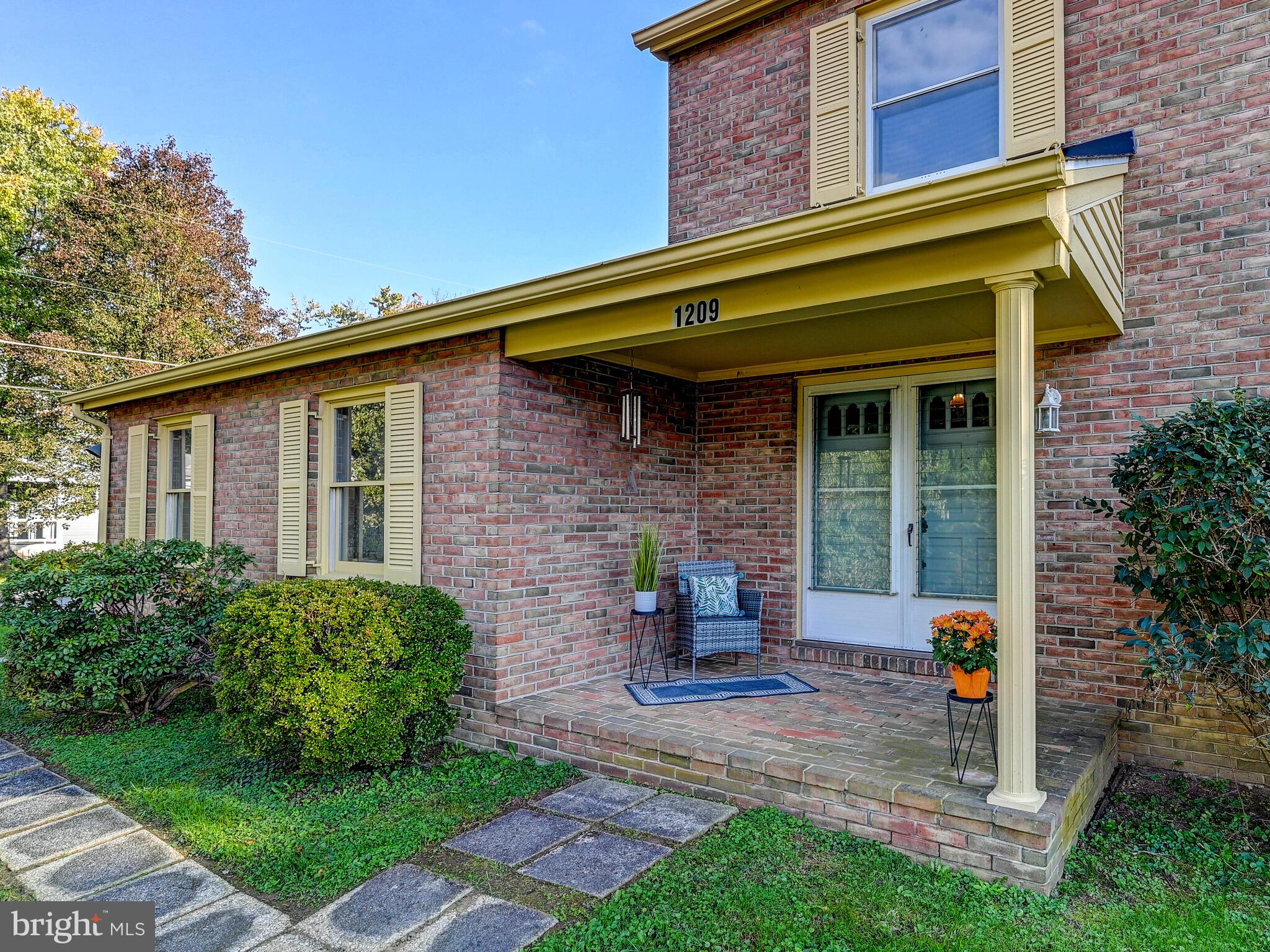 LAKE ROLAND - Residential