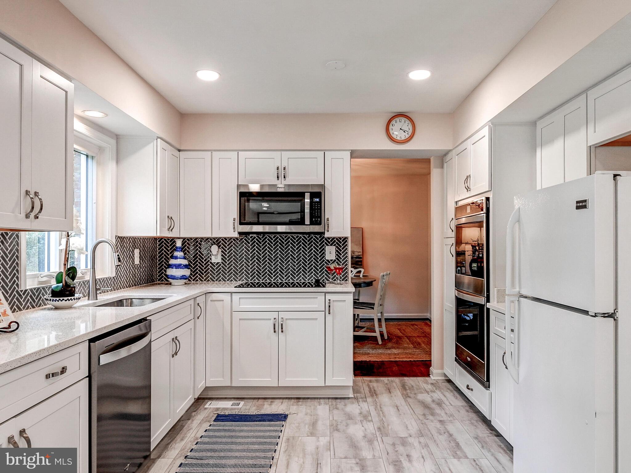 LAKE ROLAND - Residential