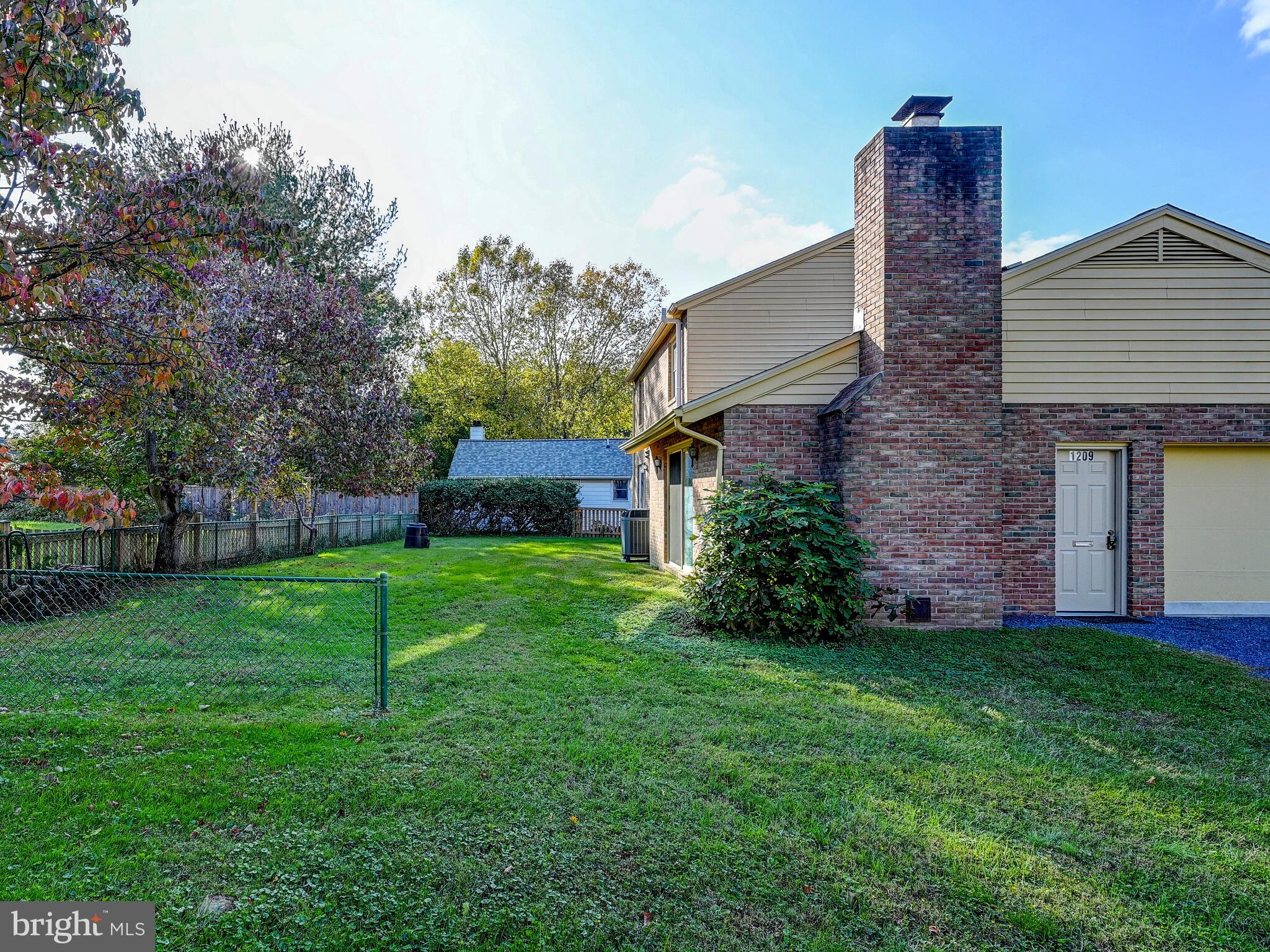 LAKE ROLAND - Residential