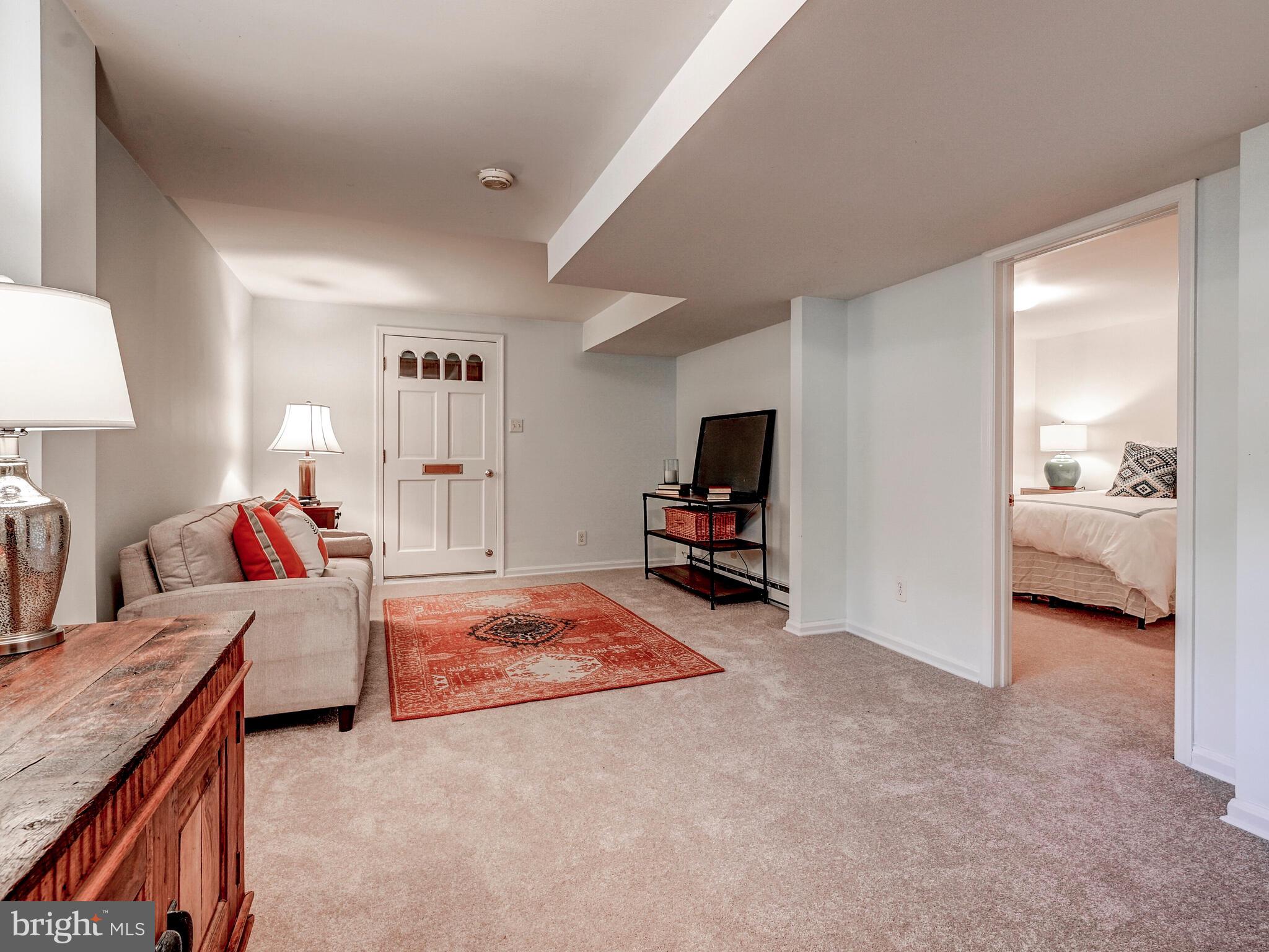 LAKE ROLAND - Residential