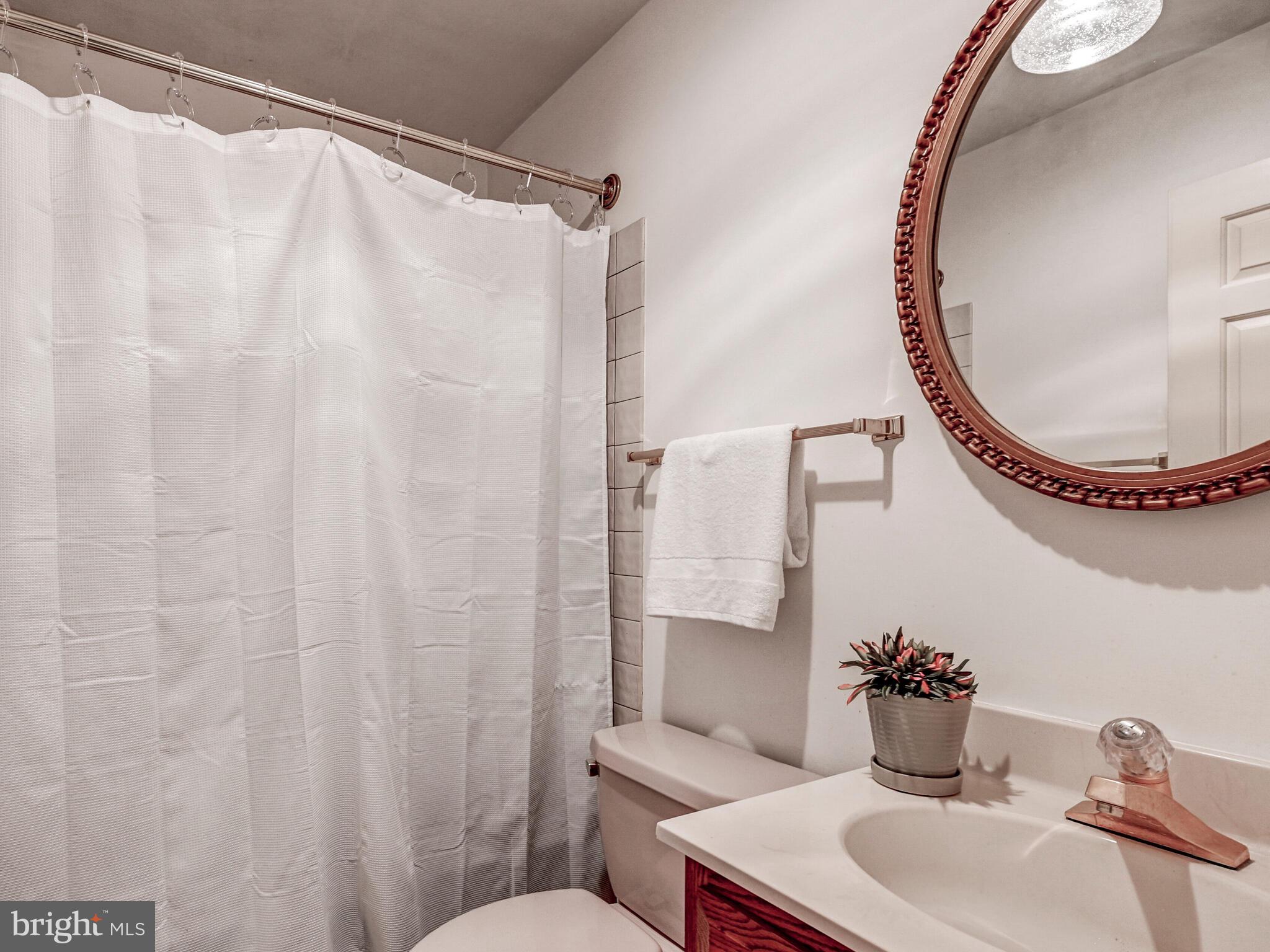 LAKE ROLAND - Residential