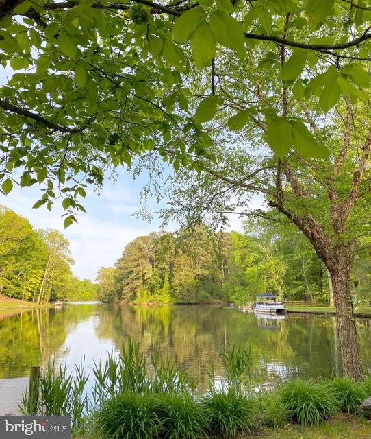 LAKE BARCROFT - Residential