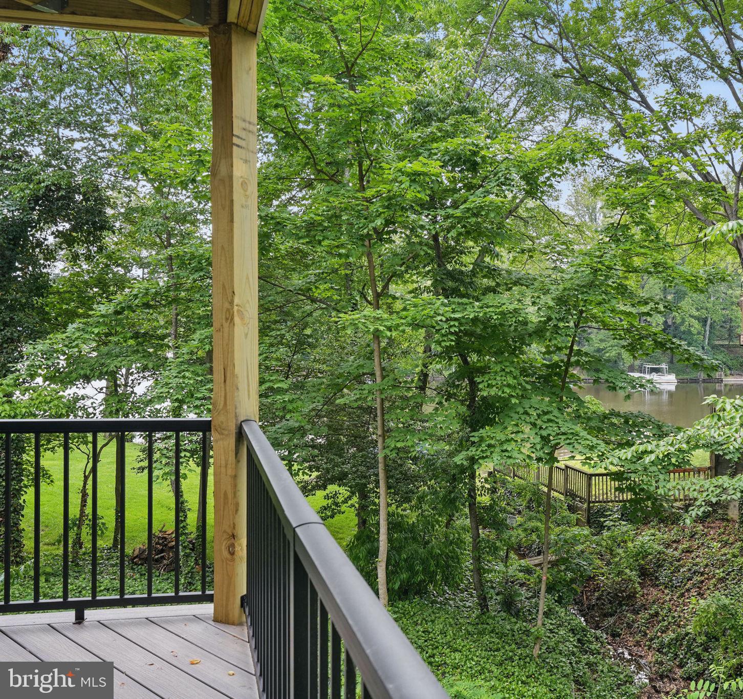 LAKE BARCROFT - Residential