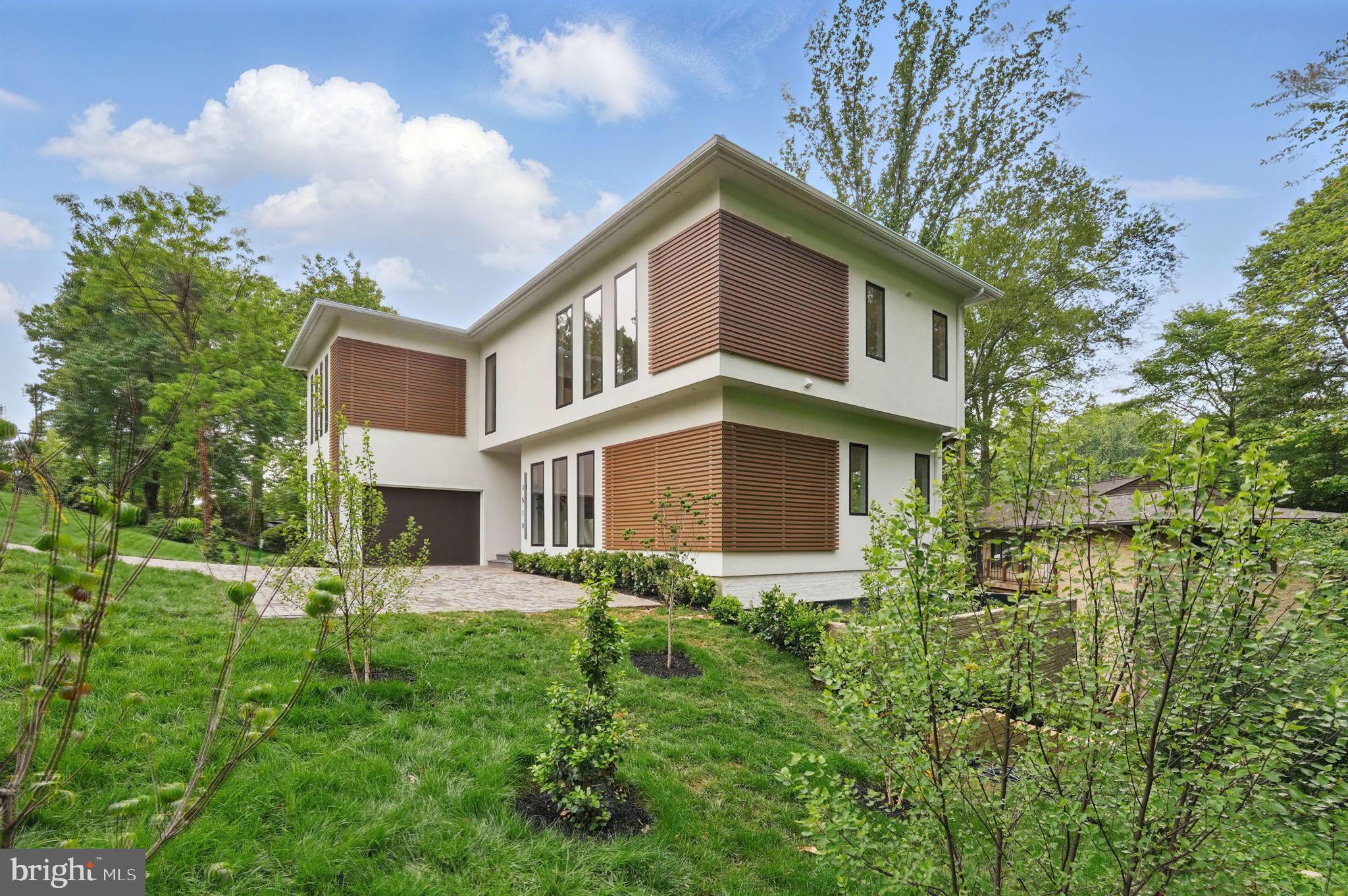 LAKE BARCROFT - Residential