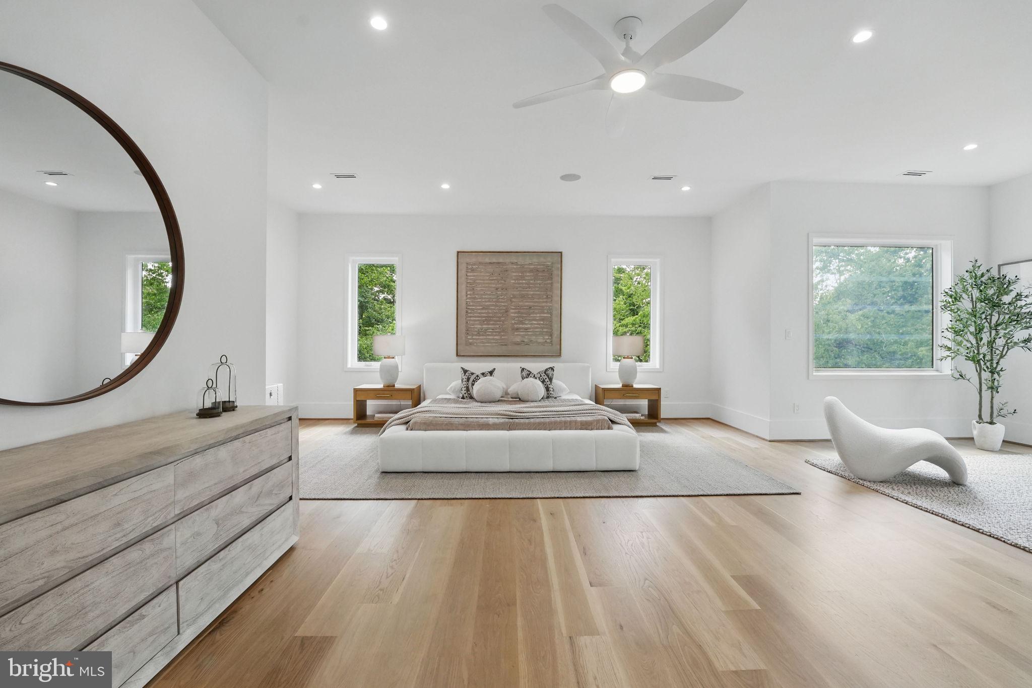 LAKE BARCROFT - Residential