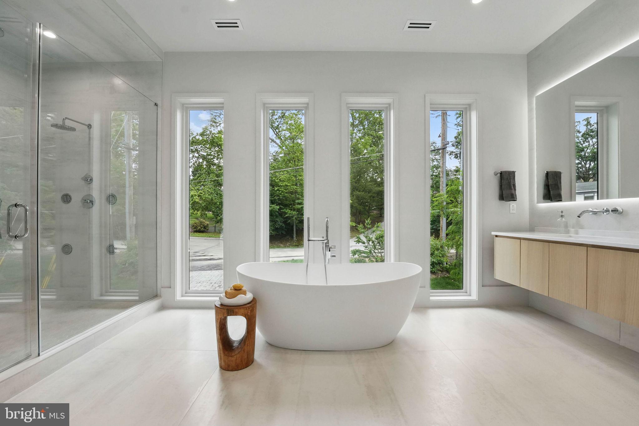 LAKE BARCROFT - Residential