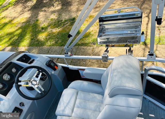 LAKE BARCROFT - Residential