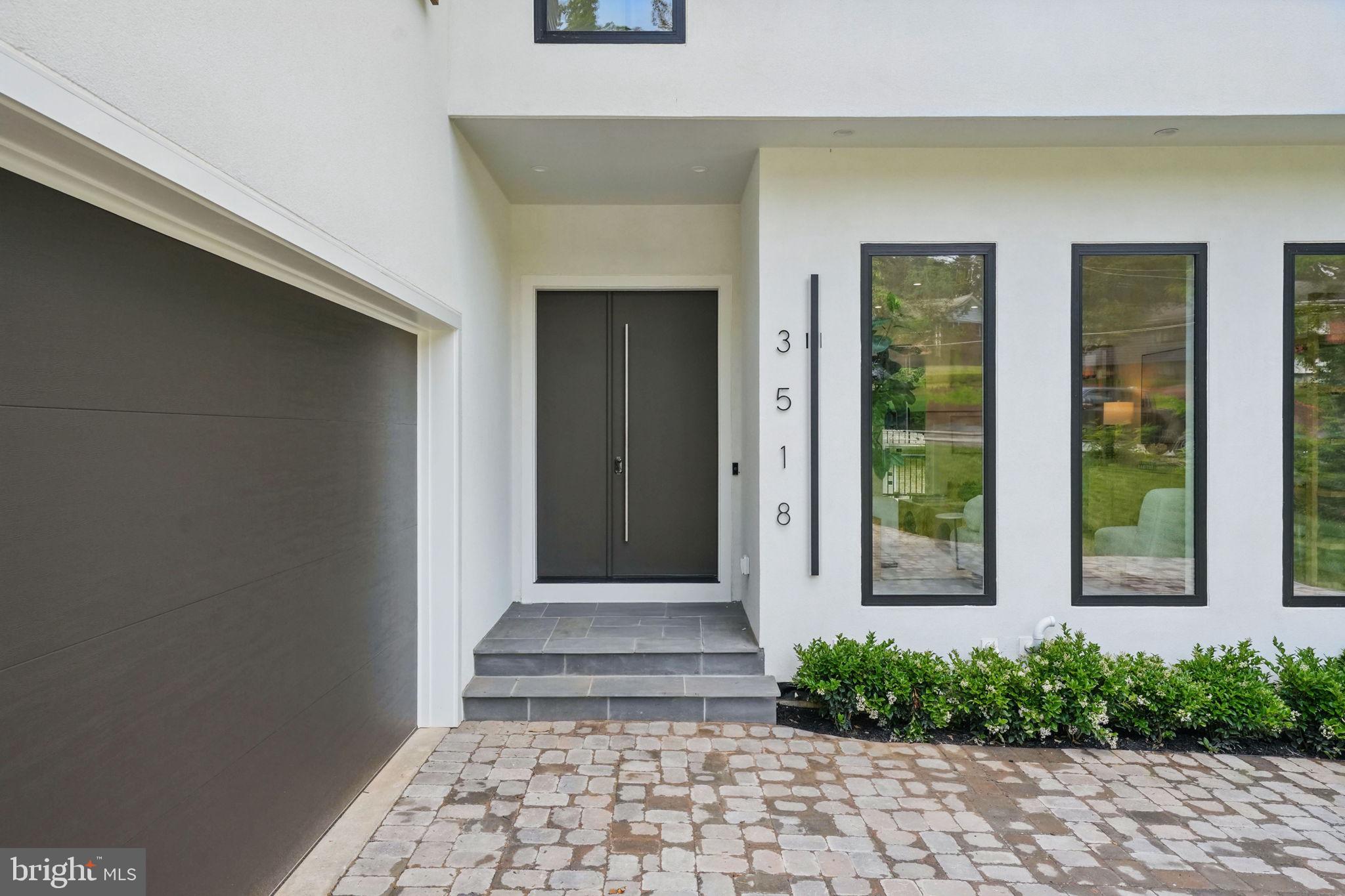 LAKE BARCROFT - Residential