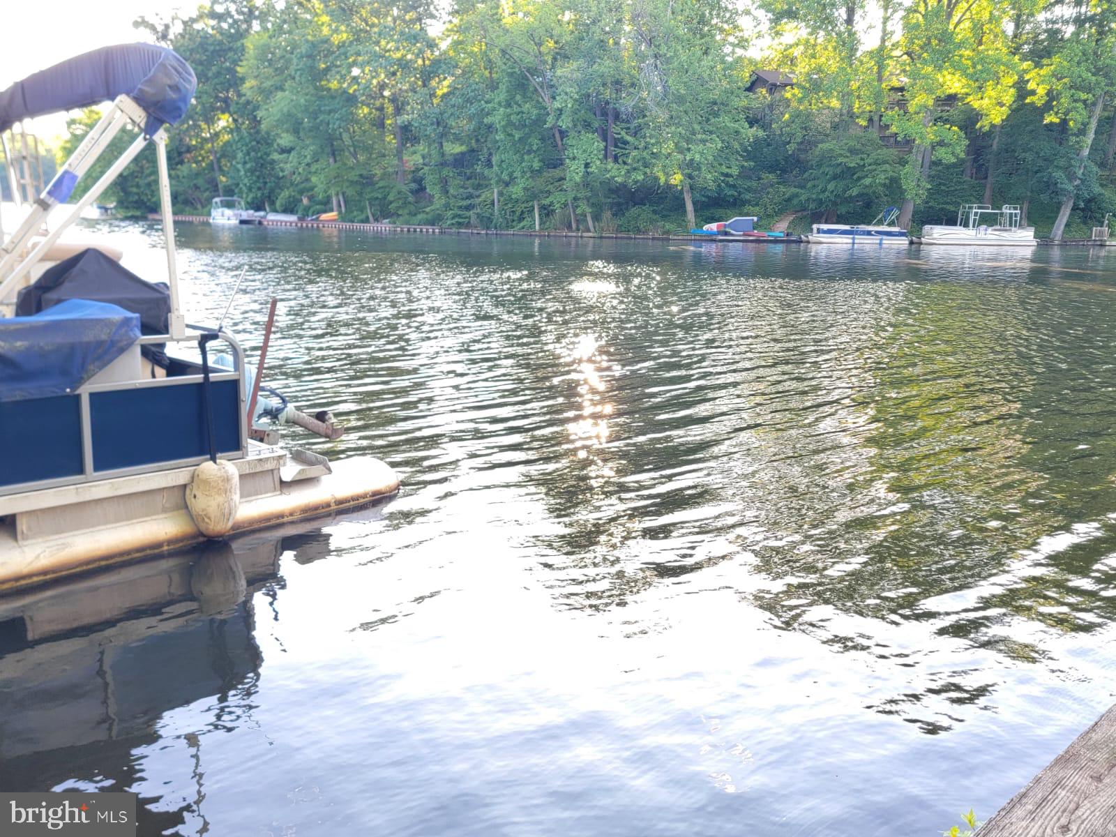 LAKE BARCROFT - Residential