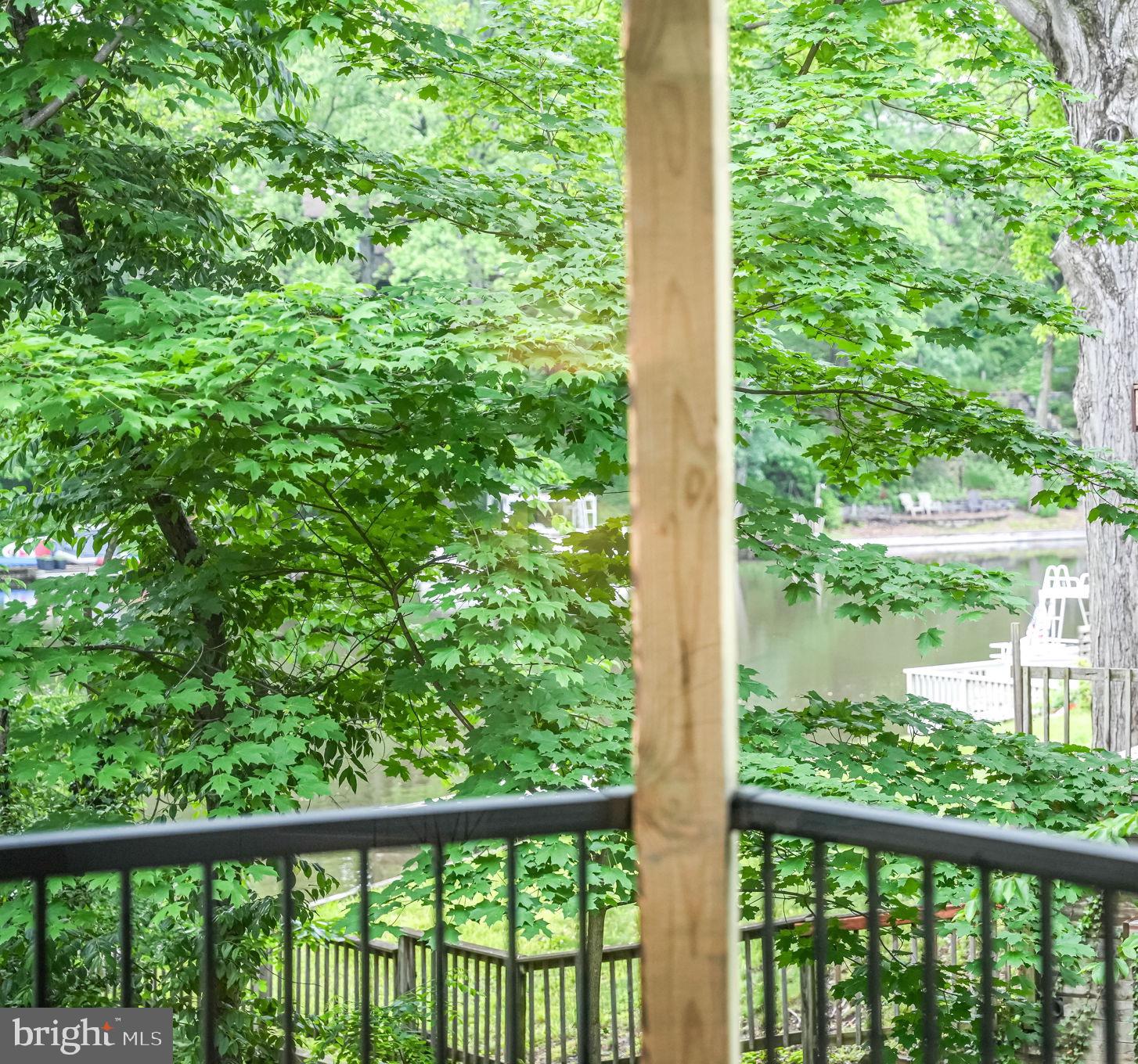 LAKE BARCROFT - Residential