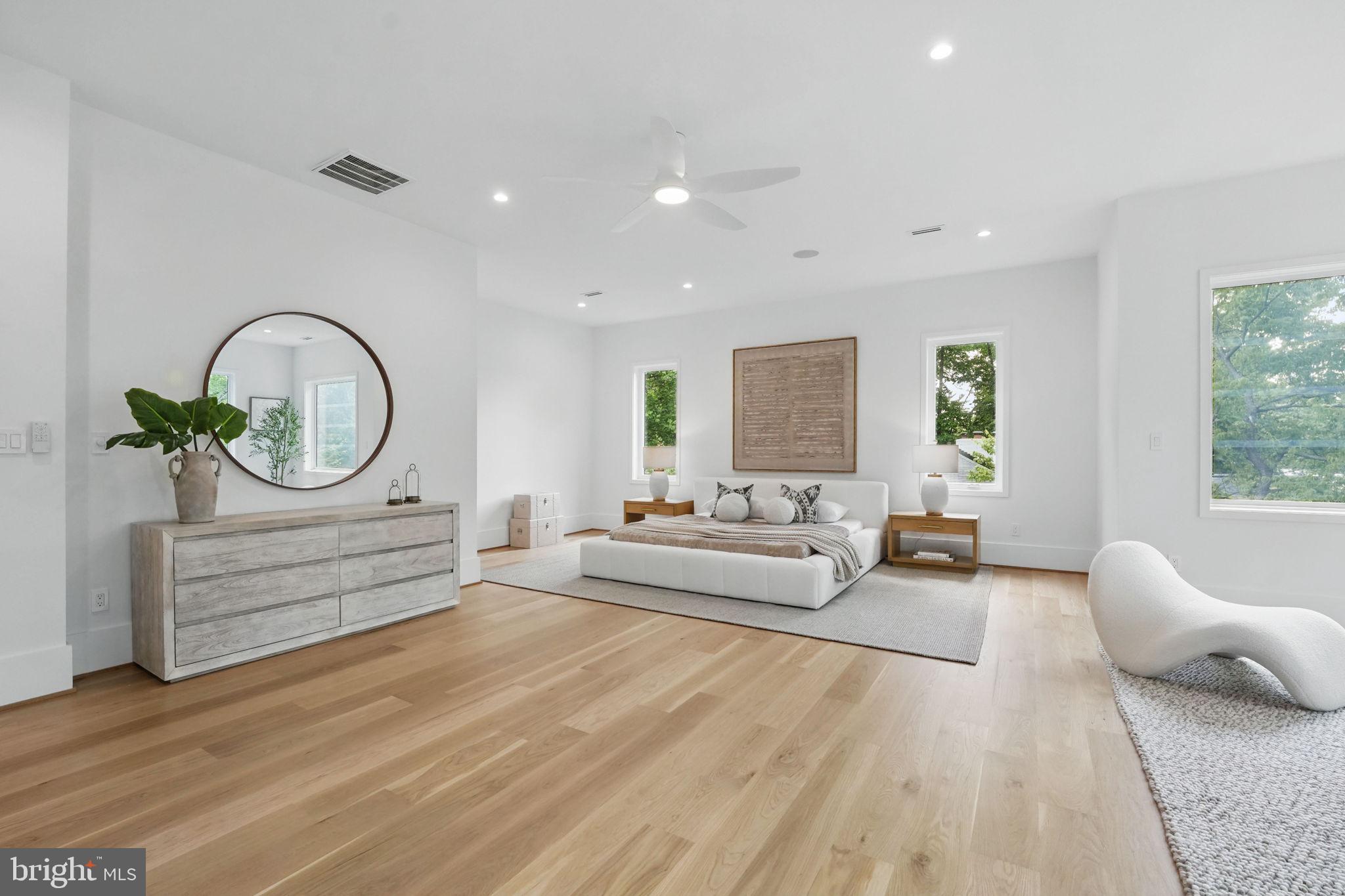 LAKE BARCROFT - Residential